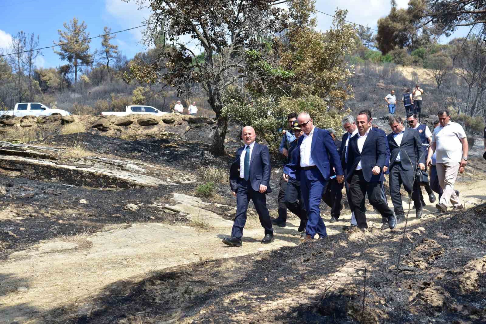 bakan-yardimcisi-bulut-ve-vali-varol-yangin-bolgesinde-incelemelerde-bulundu