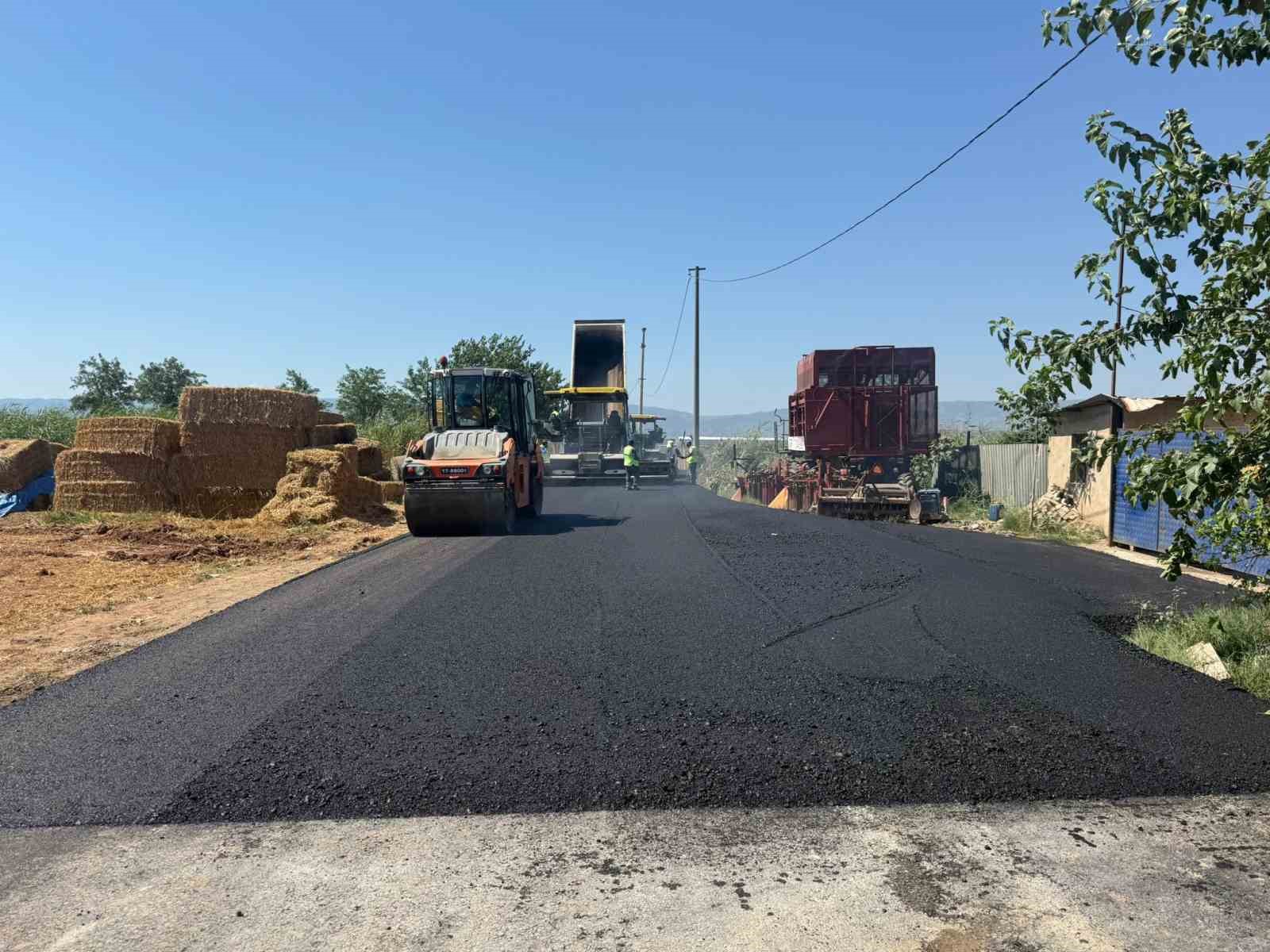 aydin-in-tum-ilcelerinde-es-zamanli-yol-calismalari-suruyor