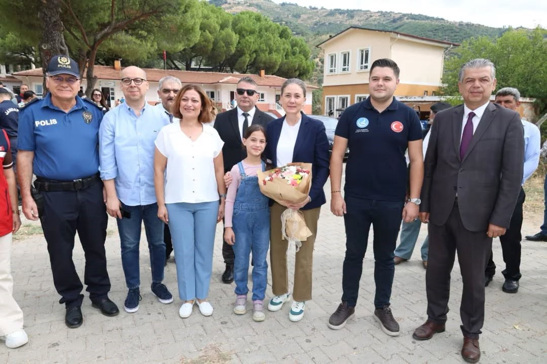 nazilli-kaymakami-kan-ogrenciler-ve-ogretmenlerle-bir-araya-geldi