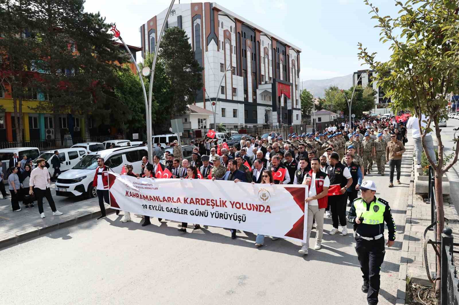 mus-ta-gaziler-gunu-dolayisiyla-yuruyus-duzenlendi