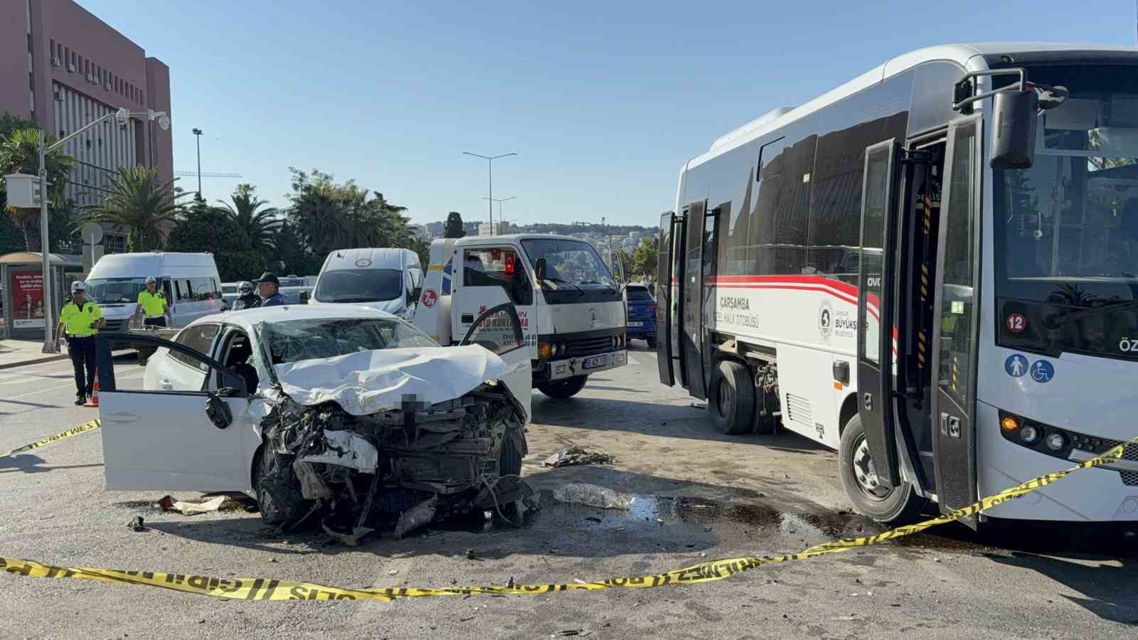 samsun-da-otomobil-ile-halk-otobusu-carpisti-7-yarali