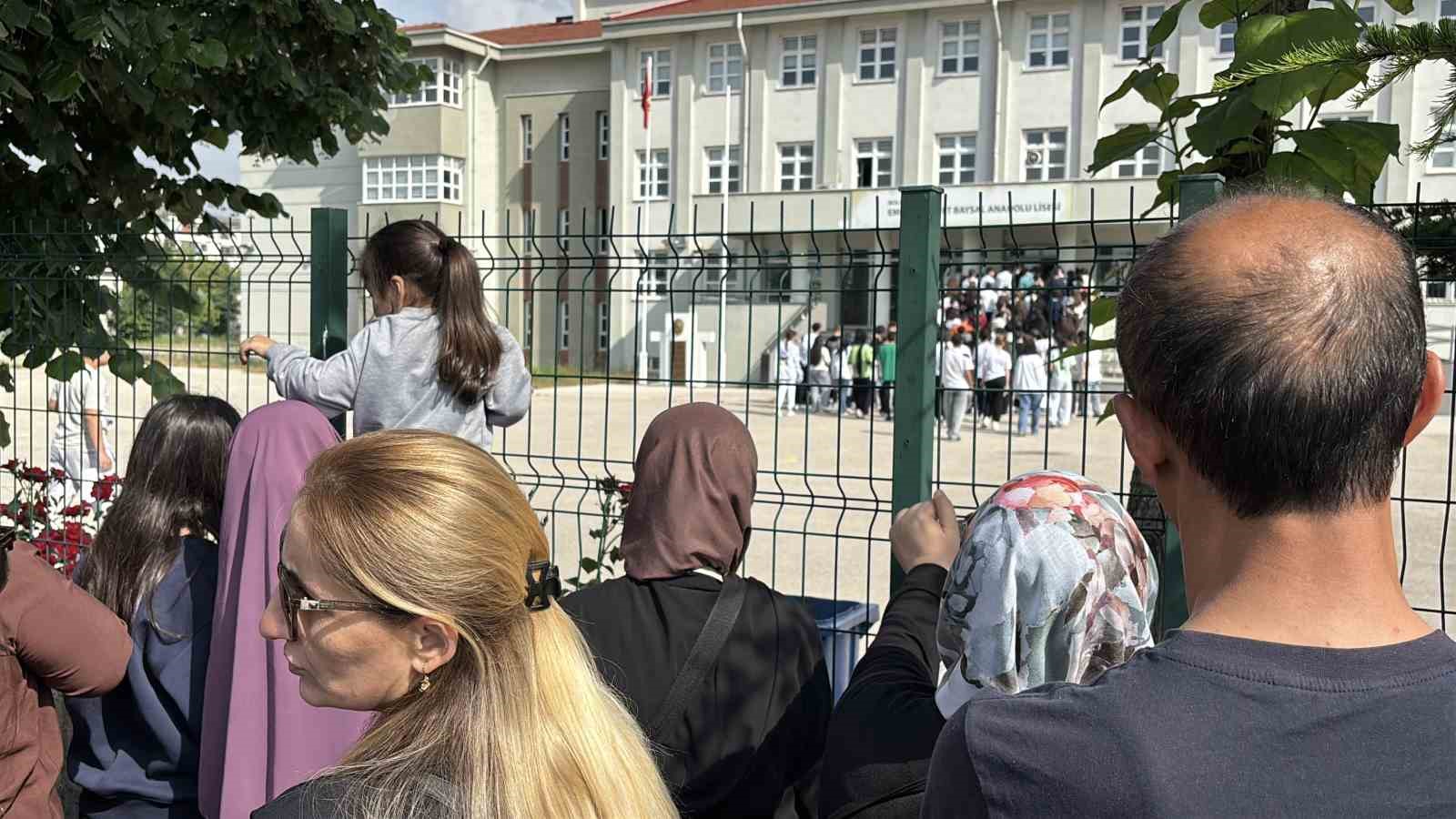 bolu-da-3-bin-154-ogrenci-lgs-de-ter-doktu
