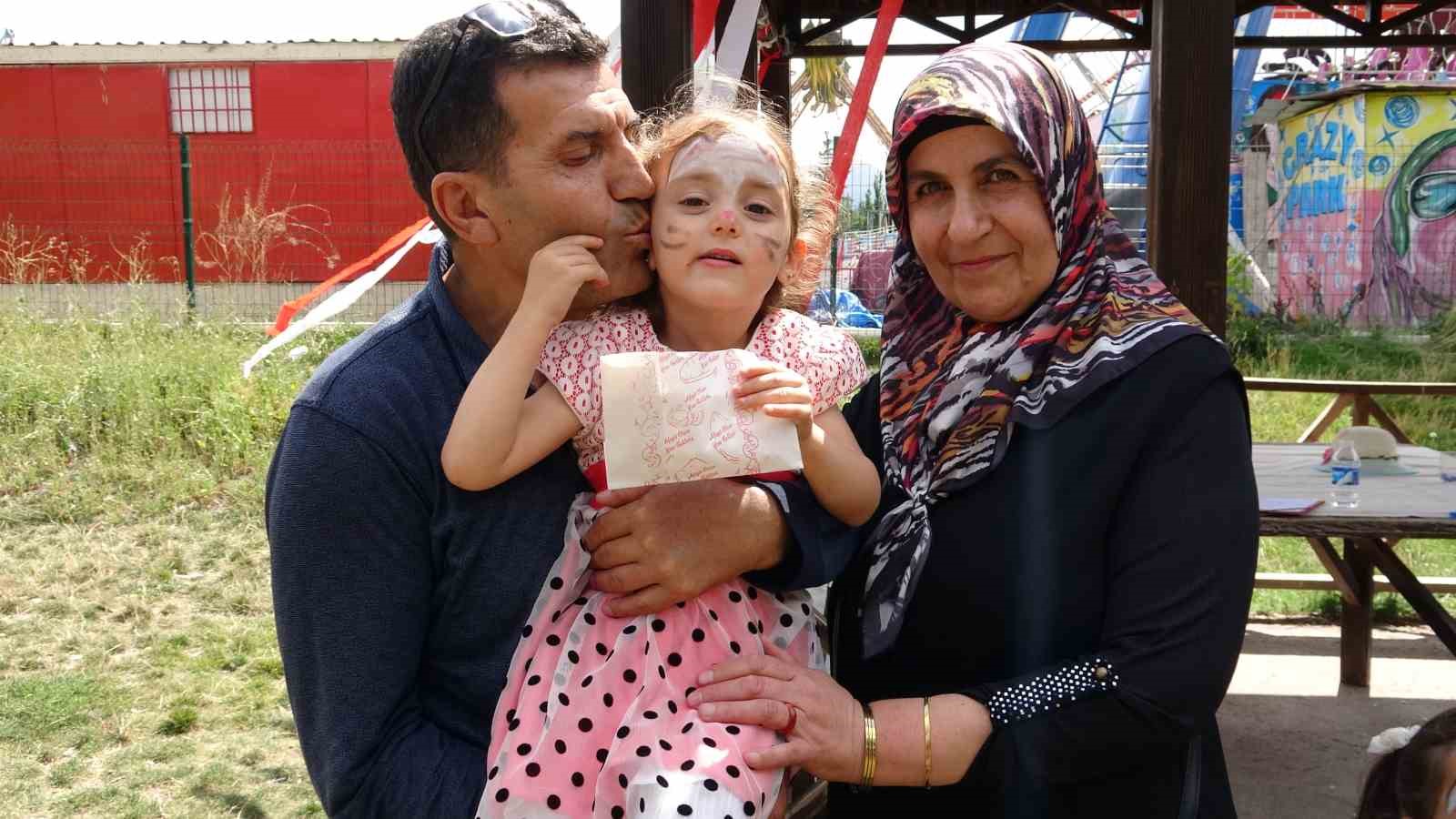 8-bebeklerini-anne-karninda-kaybeden-ciftin-30-yillik-cocuk-hasreti-ecrin-su-ile-son-buldu