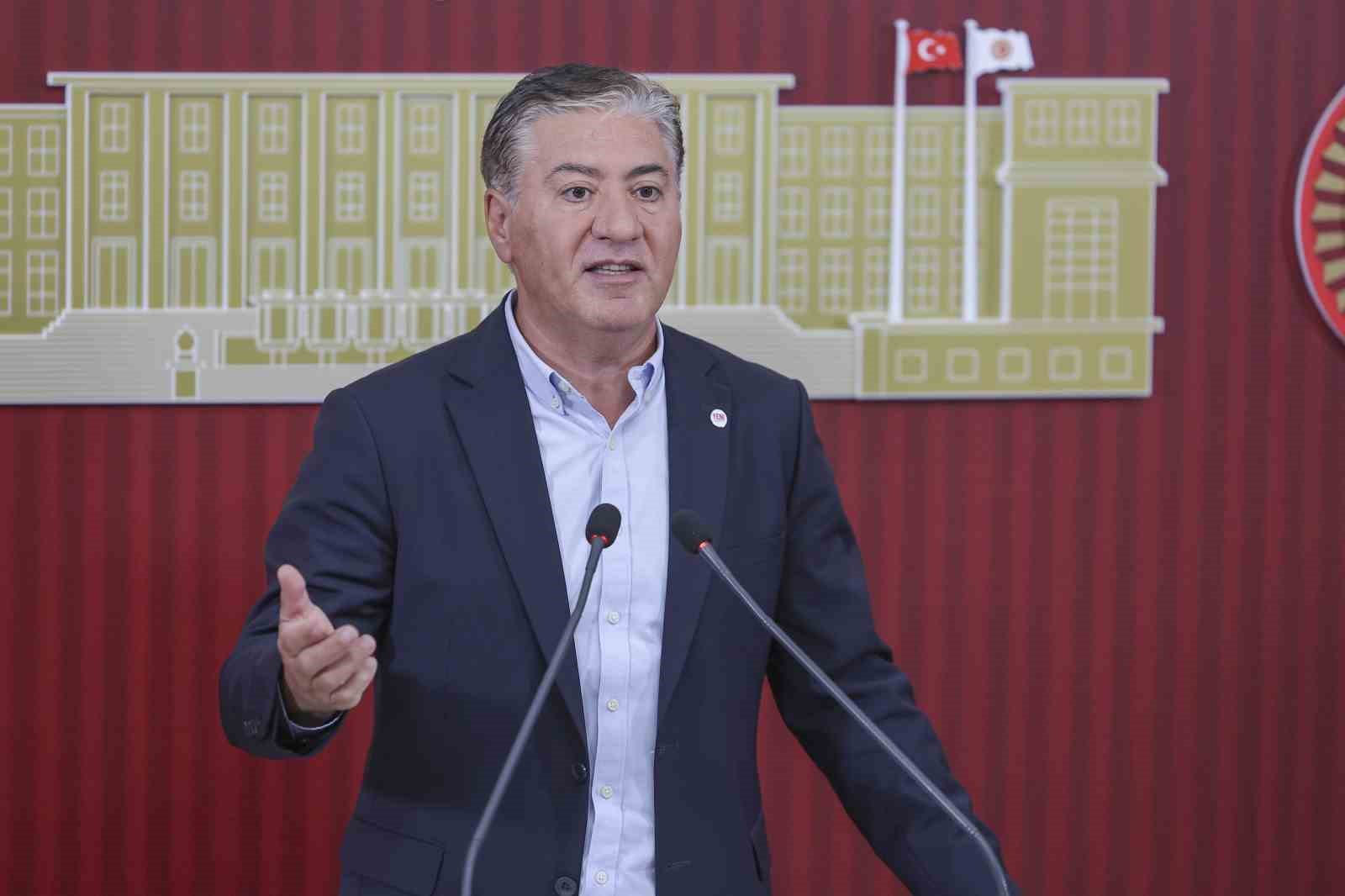 yeni-parti-grup-baskanvekili-emir-mansur-yavas-in-karari-kendi-takdirleridir
