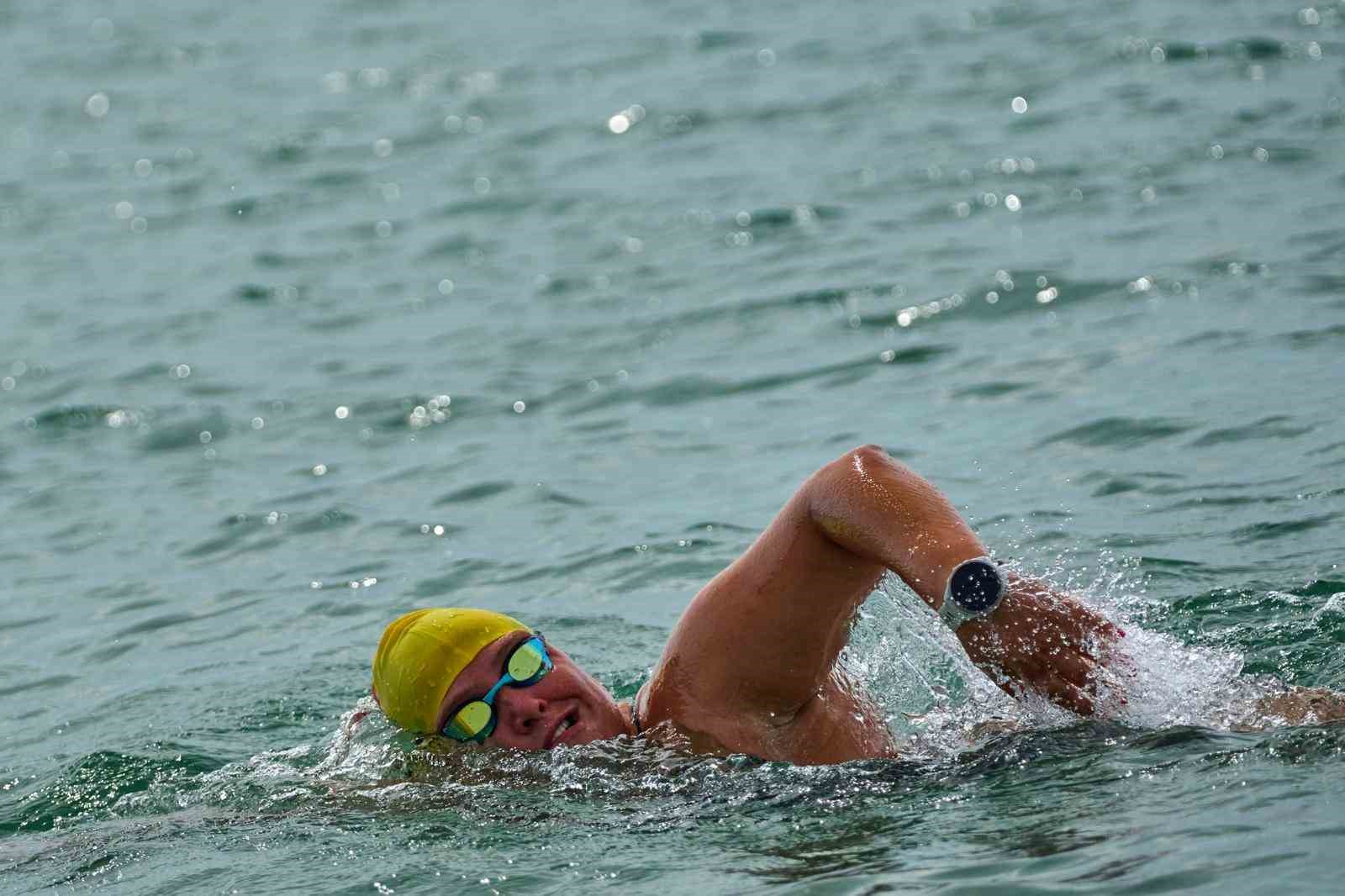 turk-ultramaraton-yuzucusu-melisa-uluarslan-kuzey-kanali-ni-gecti