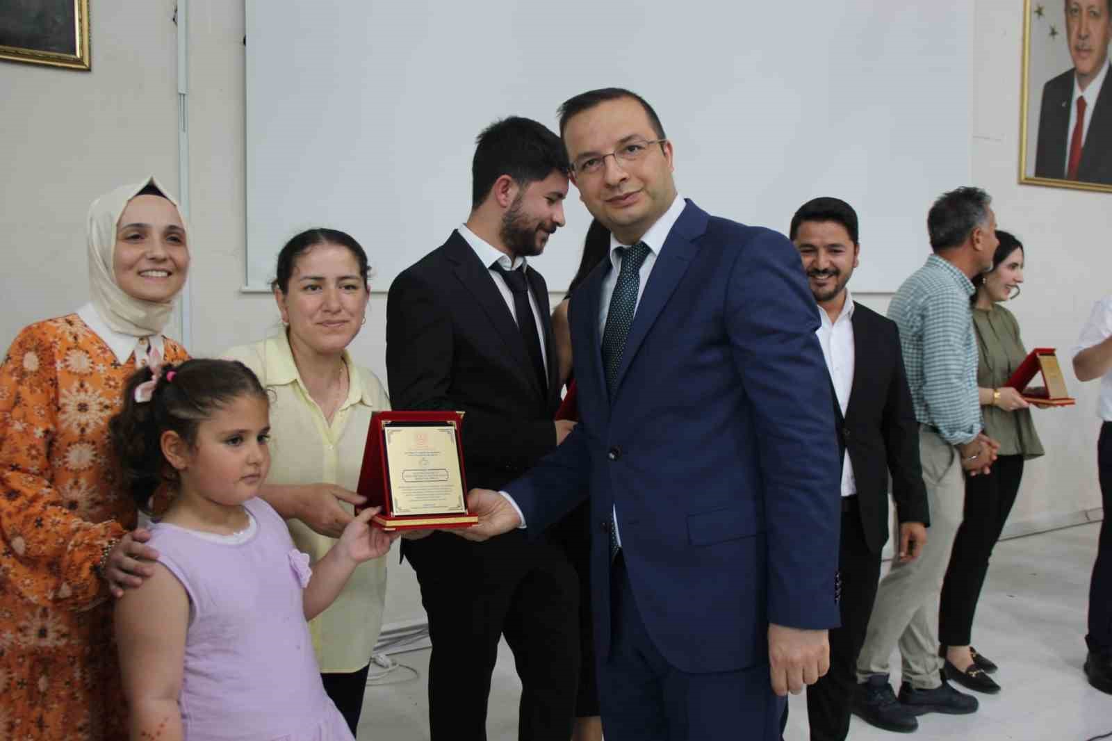 cizre-de-7-den-70-e-okuyan-cizre-projesinde-2-5-milyon-sayfa-kitap-okundu