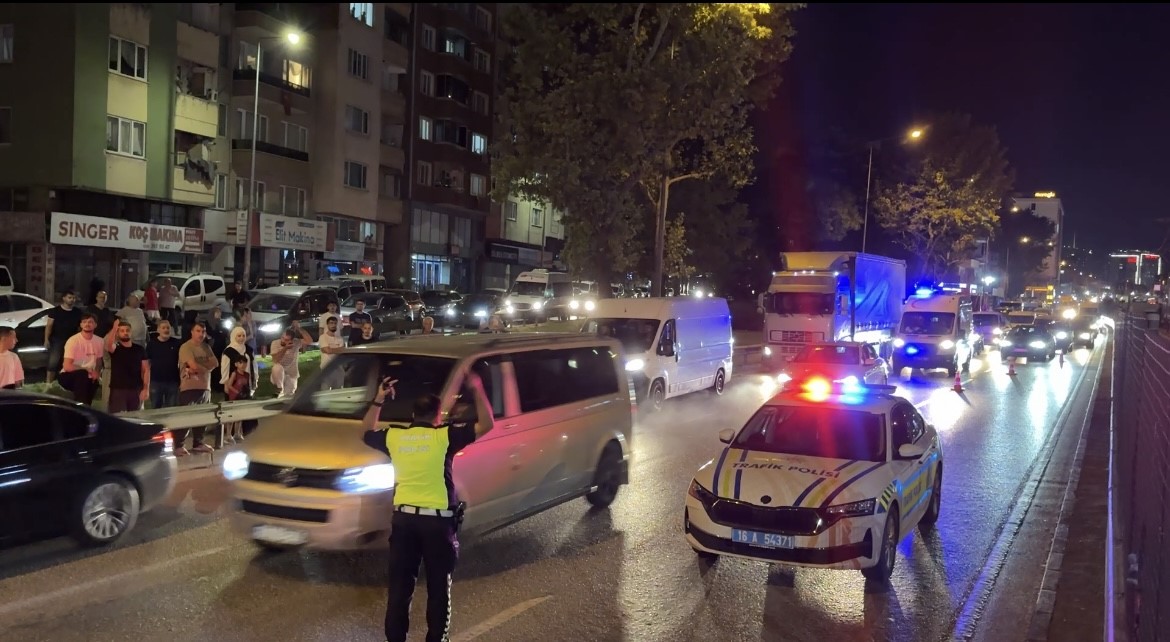 bursa-da-alkollu-sahis-metro-diregine-cikti-ulasim-durdu-elektrik-kesildi