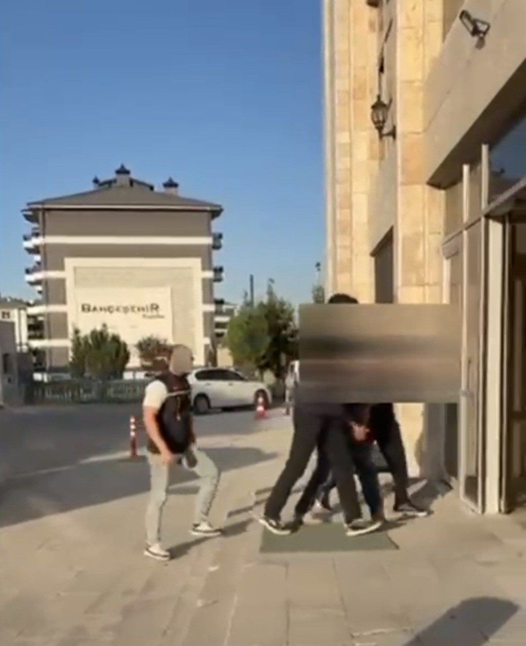 kutahya-daki-polis-denetiminde-kardesinin-kimligini-gosteren-supheli-yakalandi