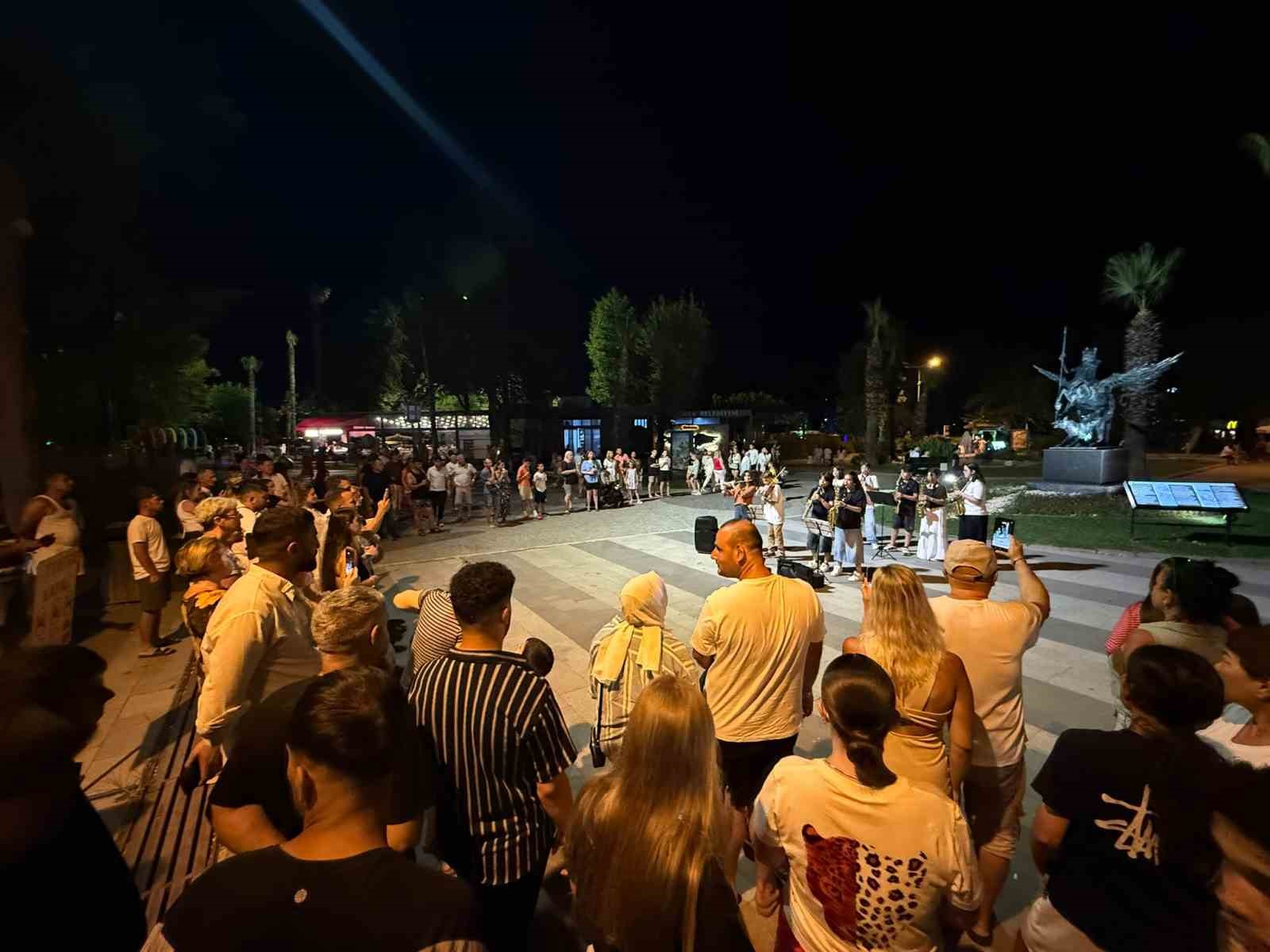 gelecegin-muzisyenleri-kemer-gecelerini-hareketlendirdi