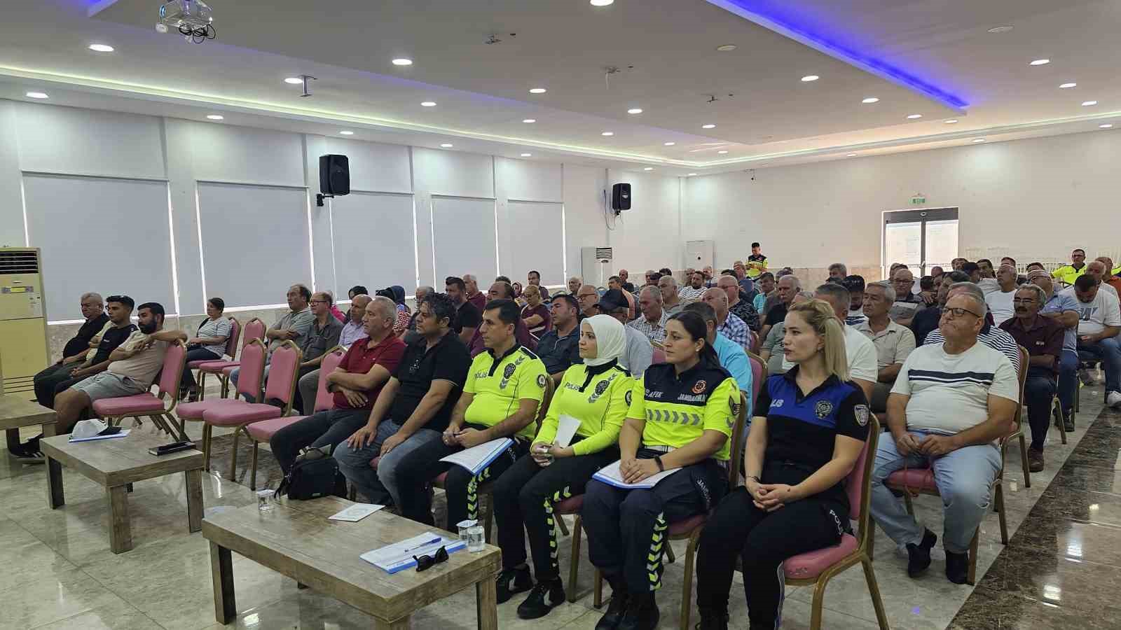 silifke-de-okul-servis-suruculerine-trafik-egitimi