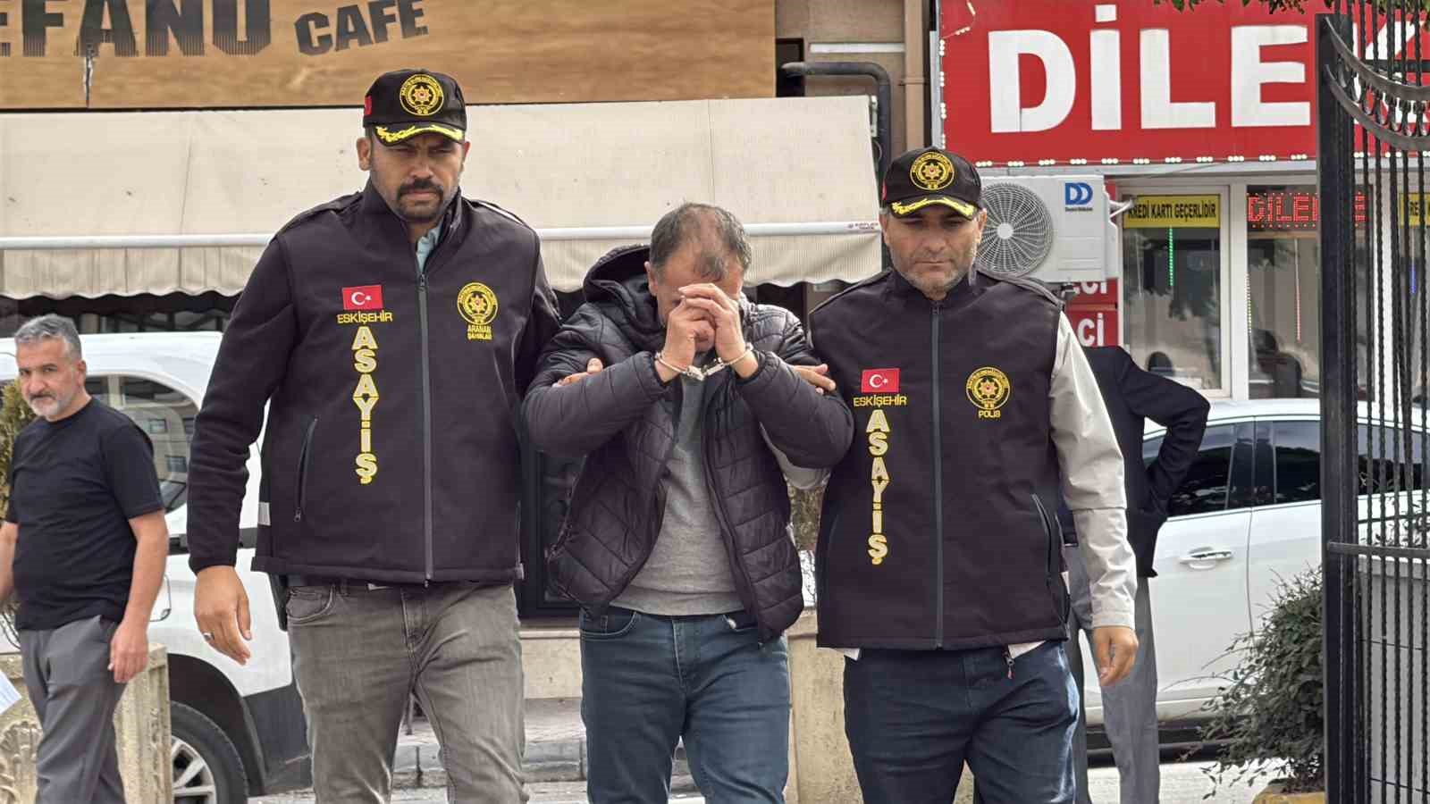 eskisehir-de-9-yildir-firari-olan-ve-25-yil-hapis-cezasi-ile-aranan-sahis-yakalandi