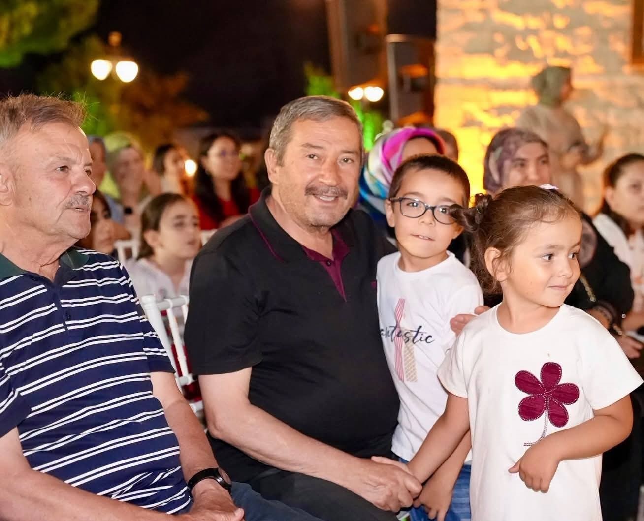 darende-de-nostalji-sinemasi-ve-karaoke-gecesi-duzenlendi