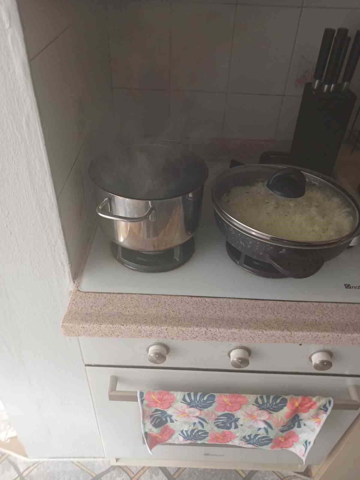 ayvalik-ta-ocakta-unutulan-yemek-panige-neden-oldu