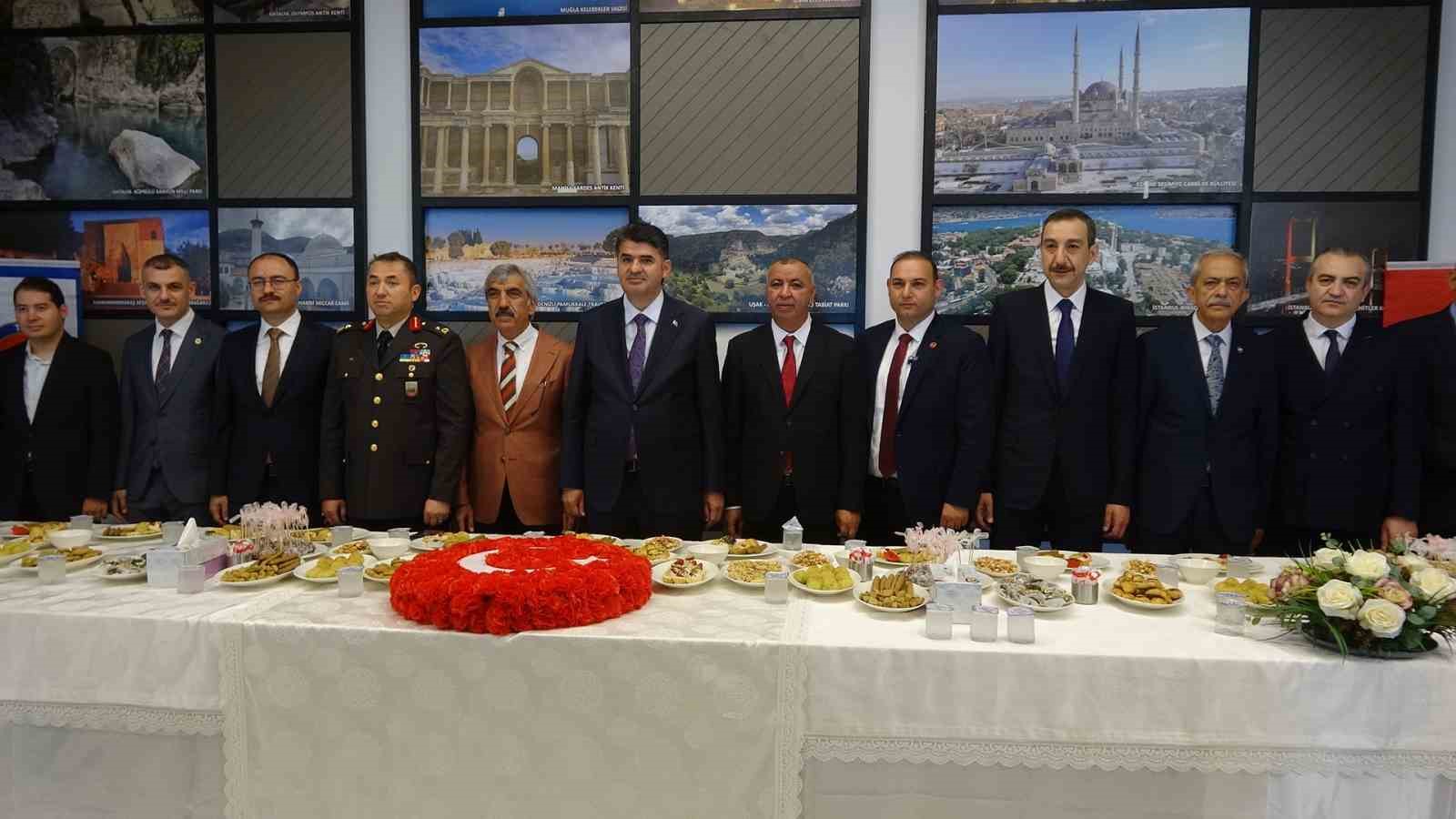 kilis-te-bayramlasma-toreni-millet-bahcesi-nde-gerceklestirildi