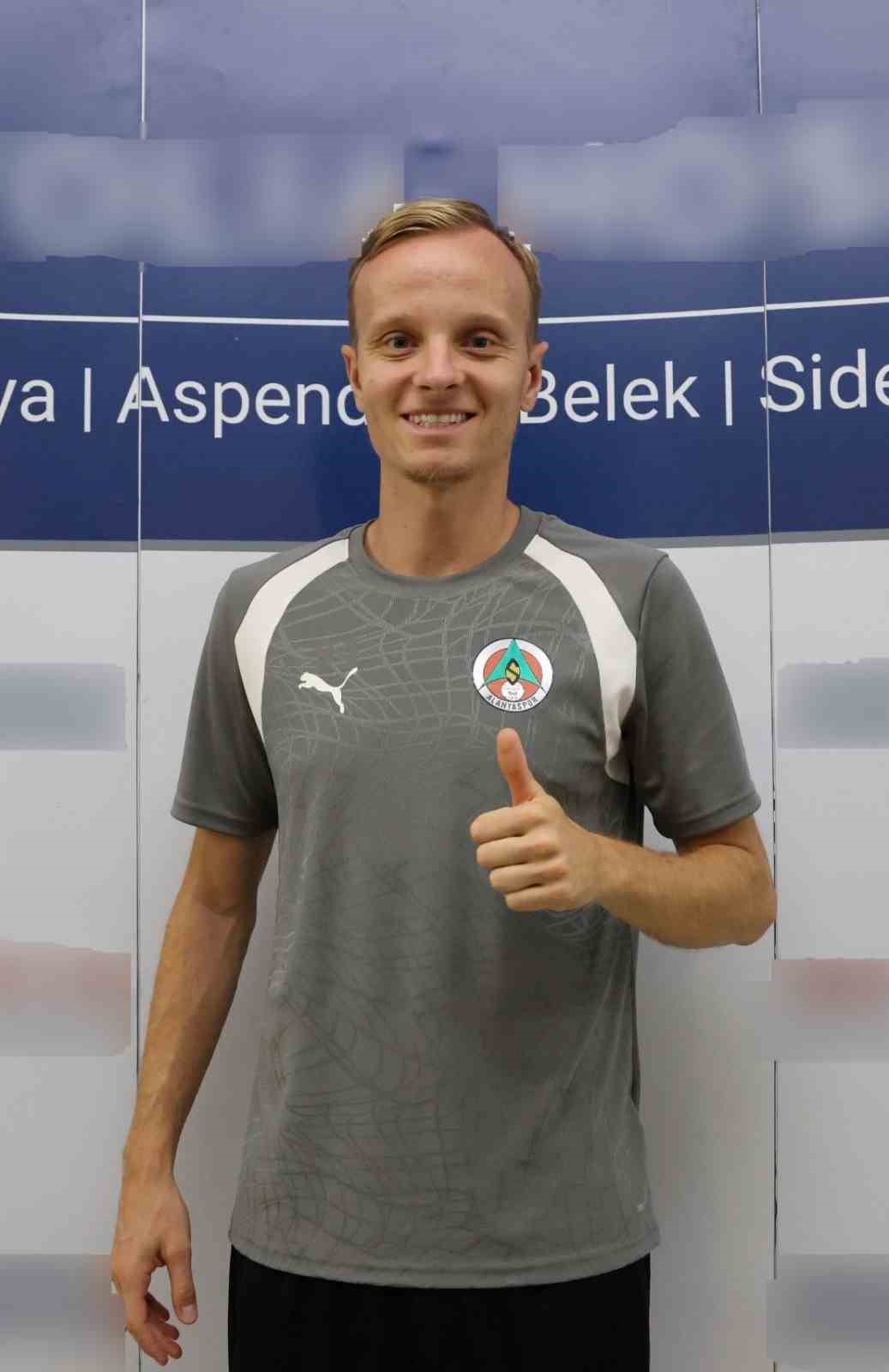 alanyaspor-da-teknik-heyet-ve-futbolcular-saglik-kontrolunden-gecti
