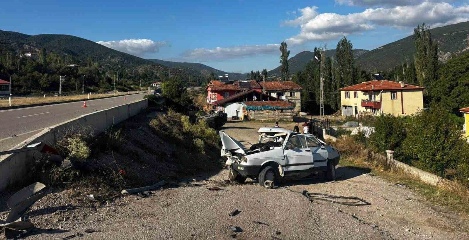 tokat-ta-iki-otomobil-carpisti-1-olu-3-yarali