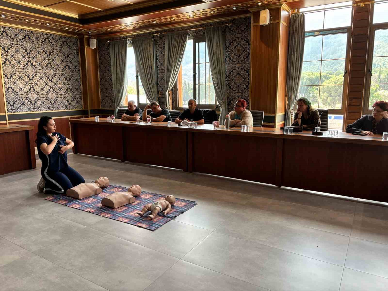 yunusemre-belediyesi-personeline-ilkyardim-egitimi