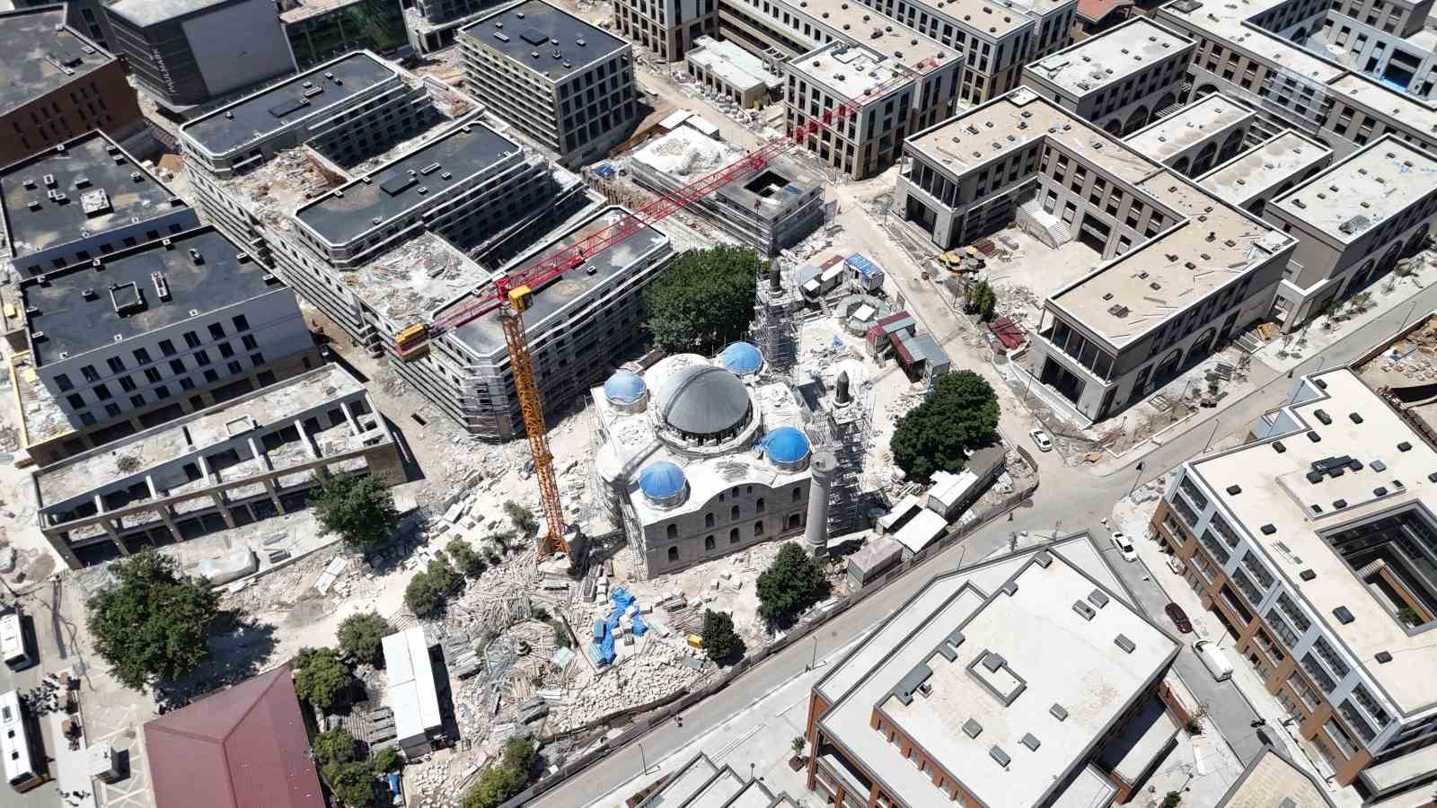 depremde-yikilan-malatya-nin-simgesi-yeni-cami-de-restorasyonda-sona-yaklasildi