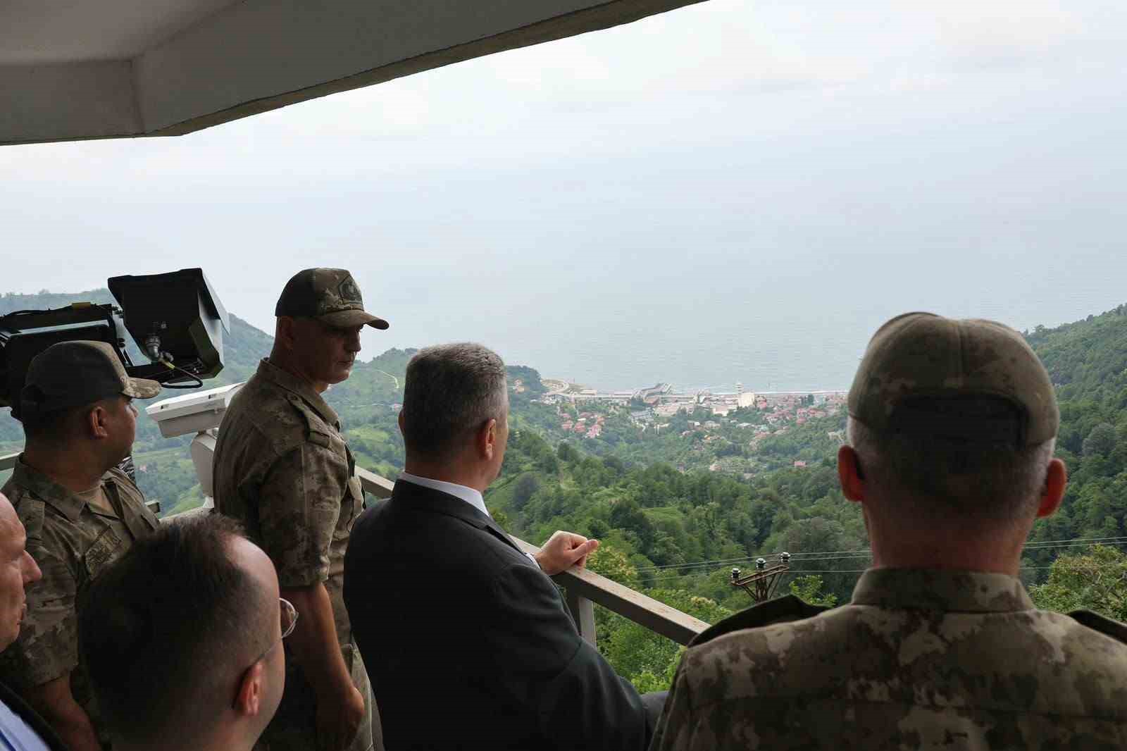 artvin-valisi-ergun-den-gurcistan-sinir-karakollarinda-denetim