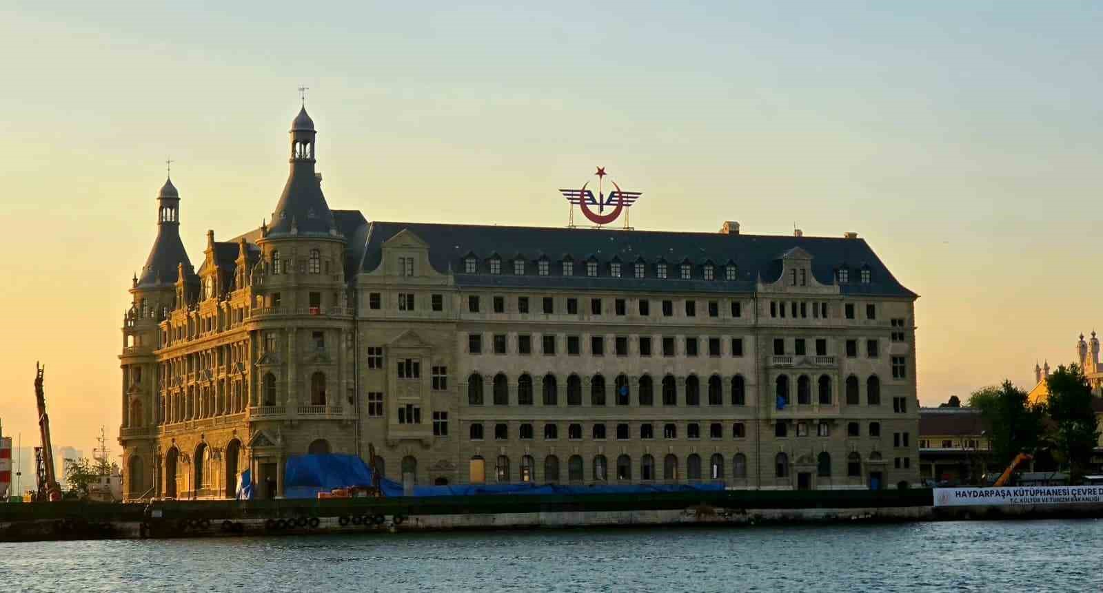 bakan-ersoy-haydarpasa-yillar-sonra-yeniden-tarihi-siluetteki-yerini-almaya-basladi