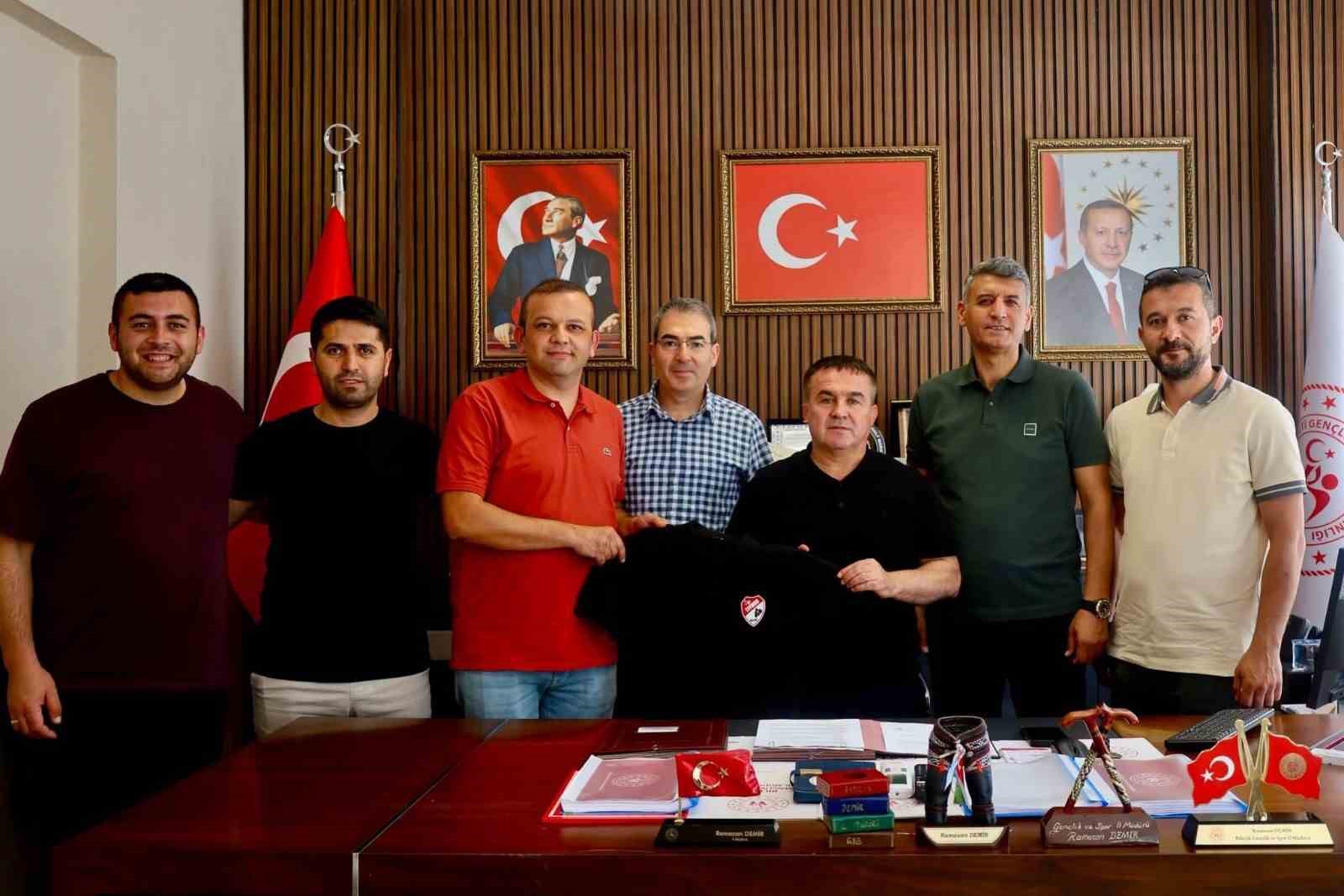 bilecik-te-yeni-sezon-oncesi-hakemlik-masaya-yatirildi