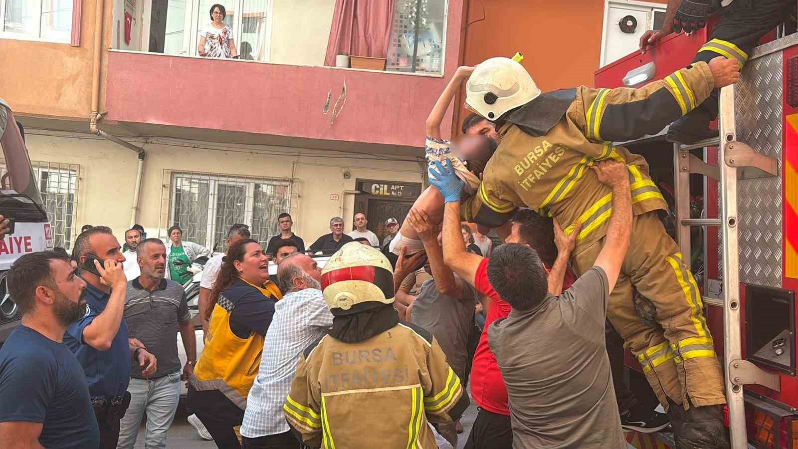 engelli-cocuk-itfaiye-ekiplerince-yangindan-kurtarildi