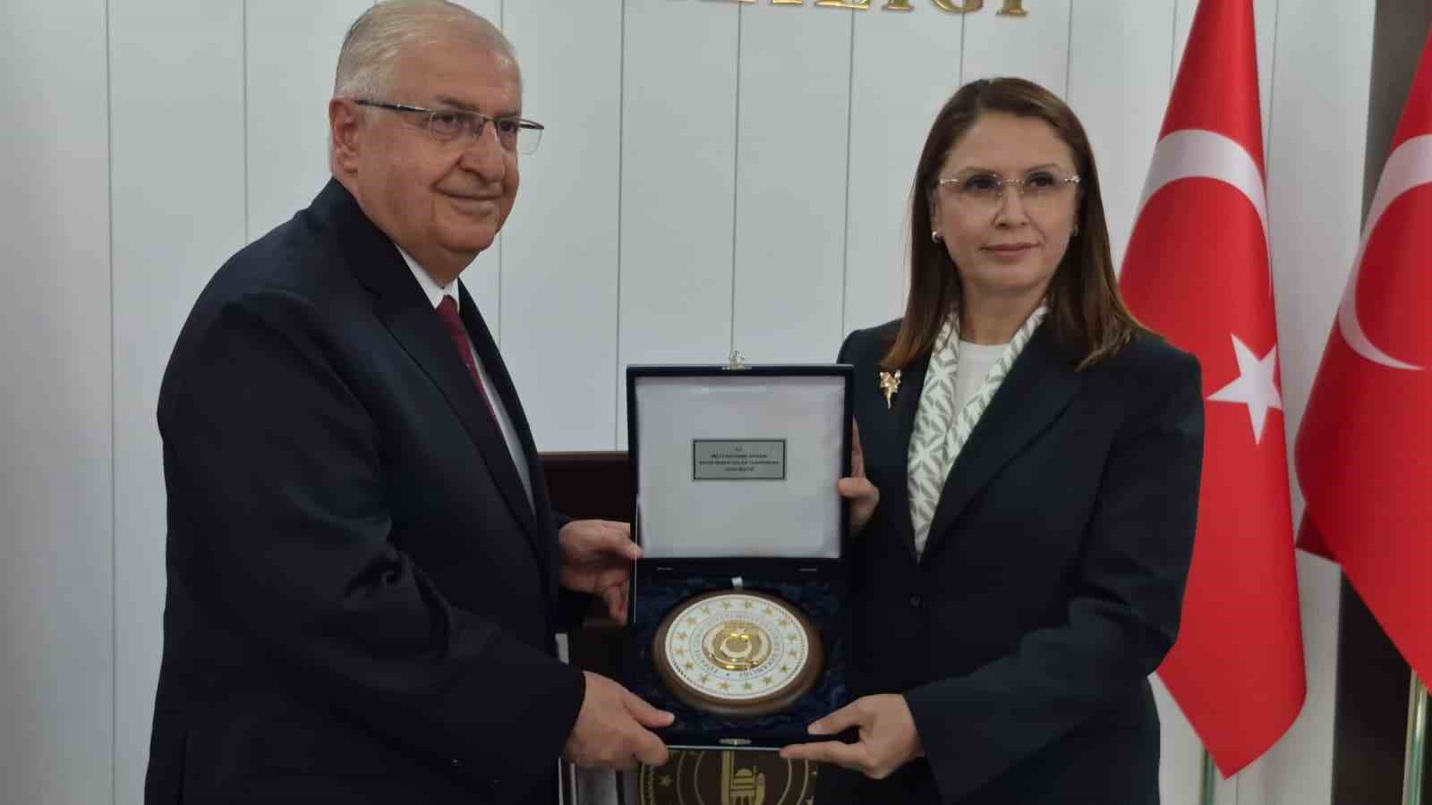 bakan-guler-ic-cephemizi-tahkim-ederek-gelecegimizi-daha-guvenli-insa-edecegiz