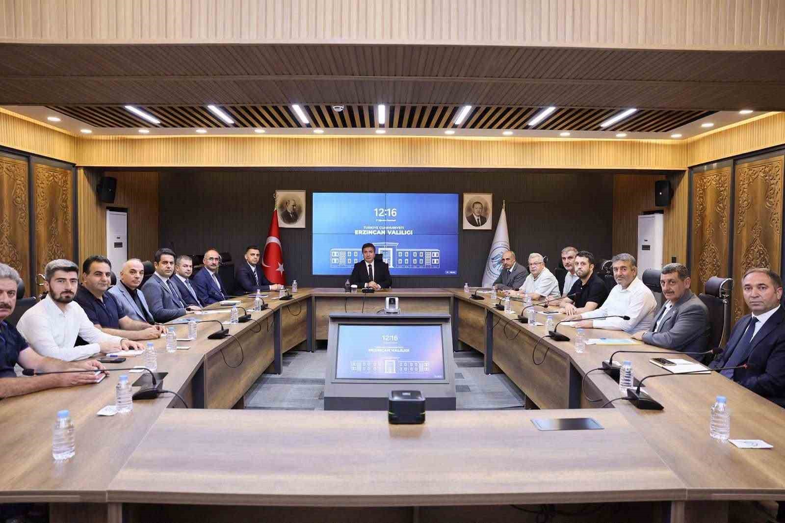 erzincan-da-il-ozel-idaresi-calismalari-degerlendirildi