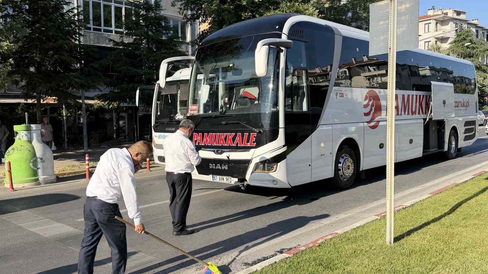 luleburgaz-da-yaya-gecidinde-yavaslayan-otomobile-yolcu-otobusu-carpti