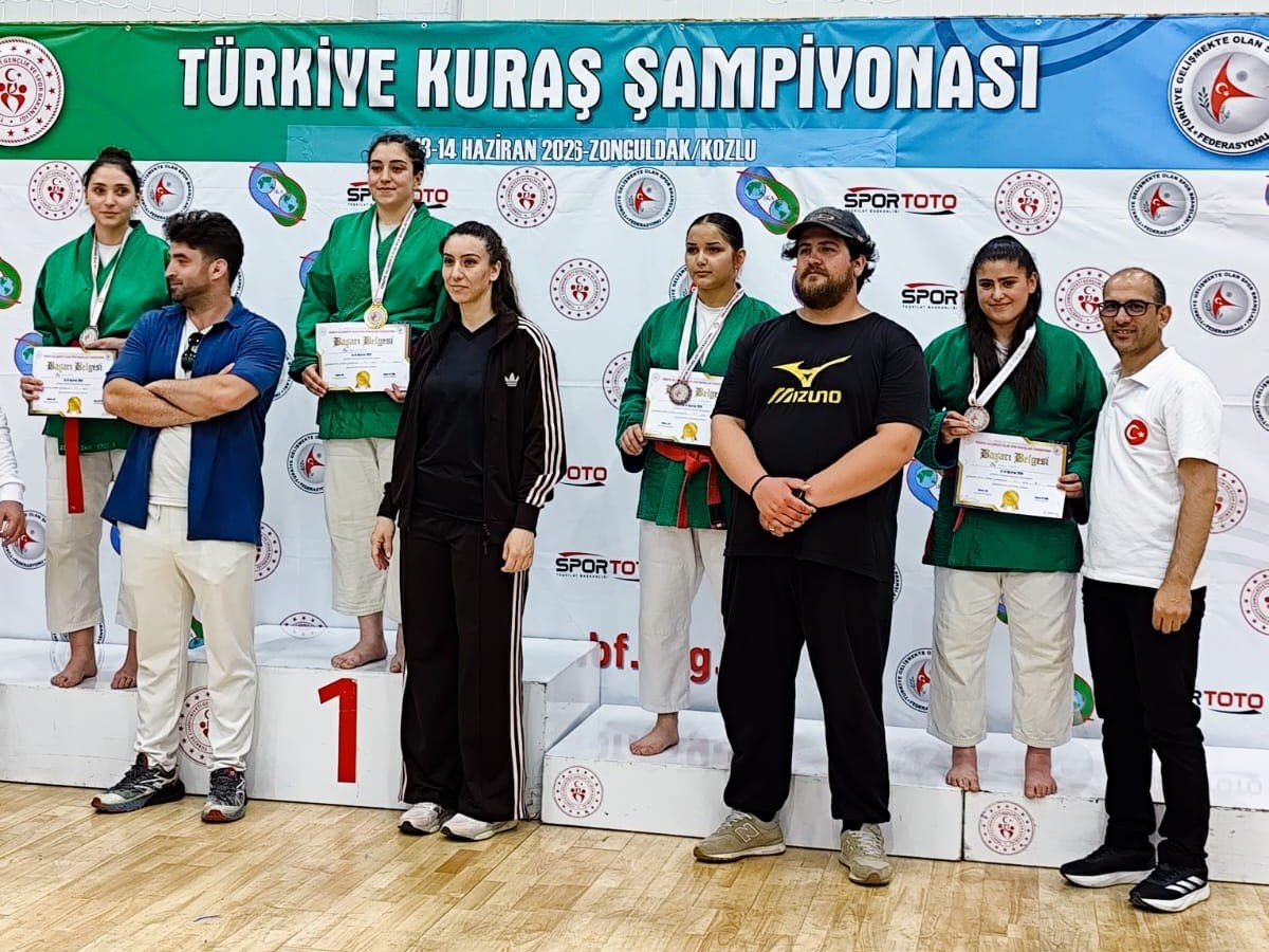 cumhuriyet-anadolu-lisesi-ogrencilerinden-tarihi-basari