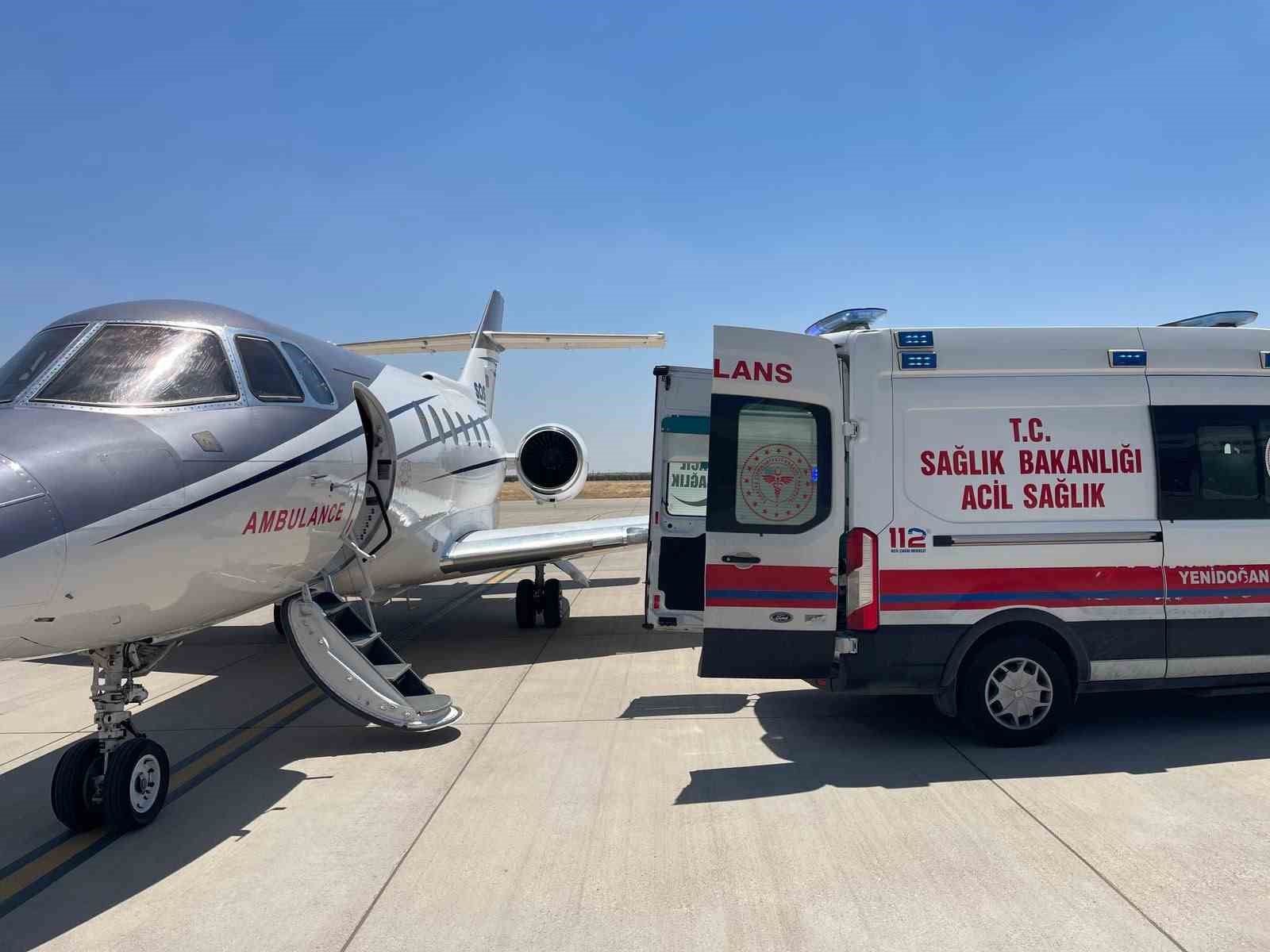 ambulans-ucak-14-gunluk-bebek-icin-mardin-den-havalandi