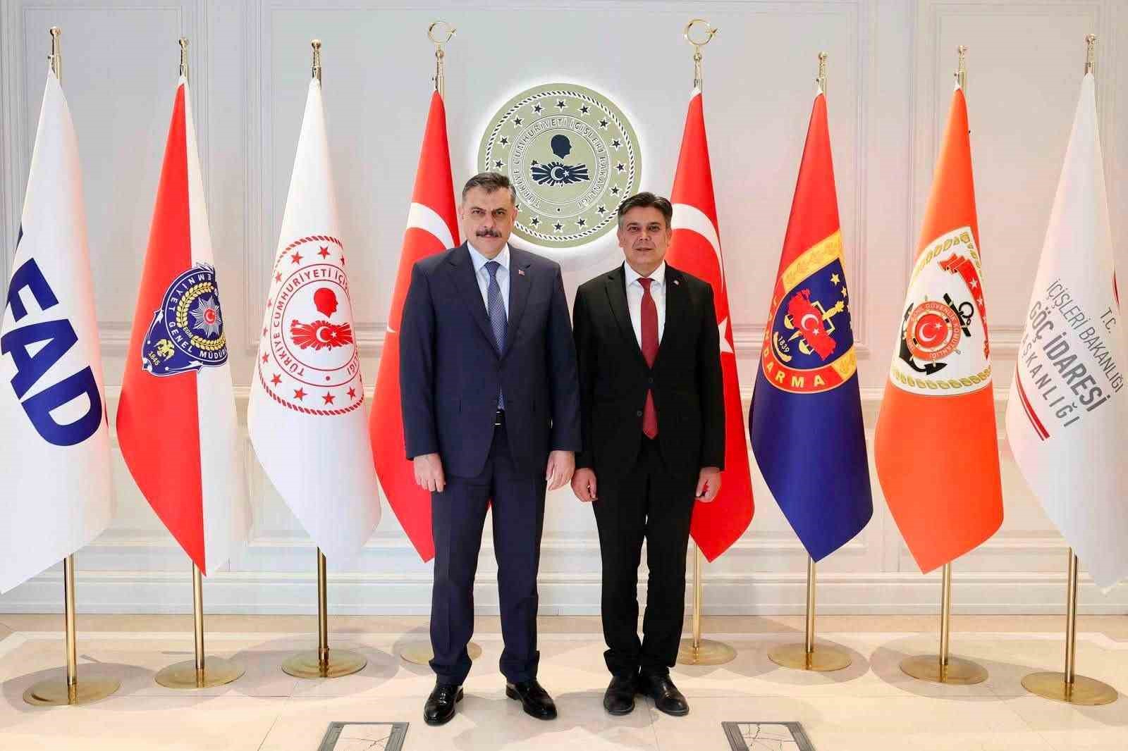 baskan-durgut-icisleri-bakani-ciftci-ile-bir-araya-geldi