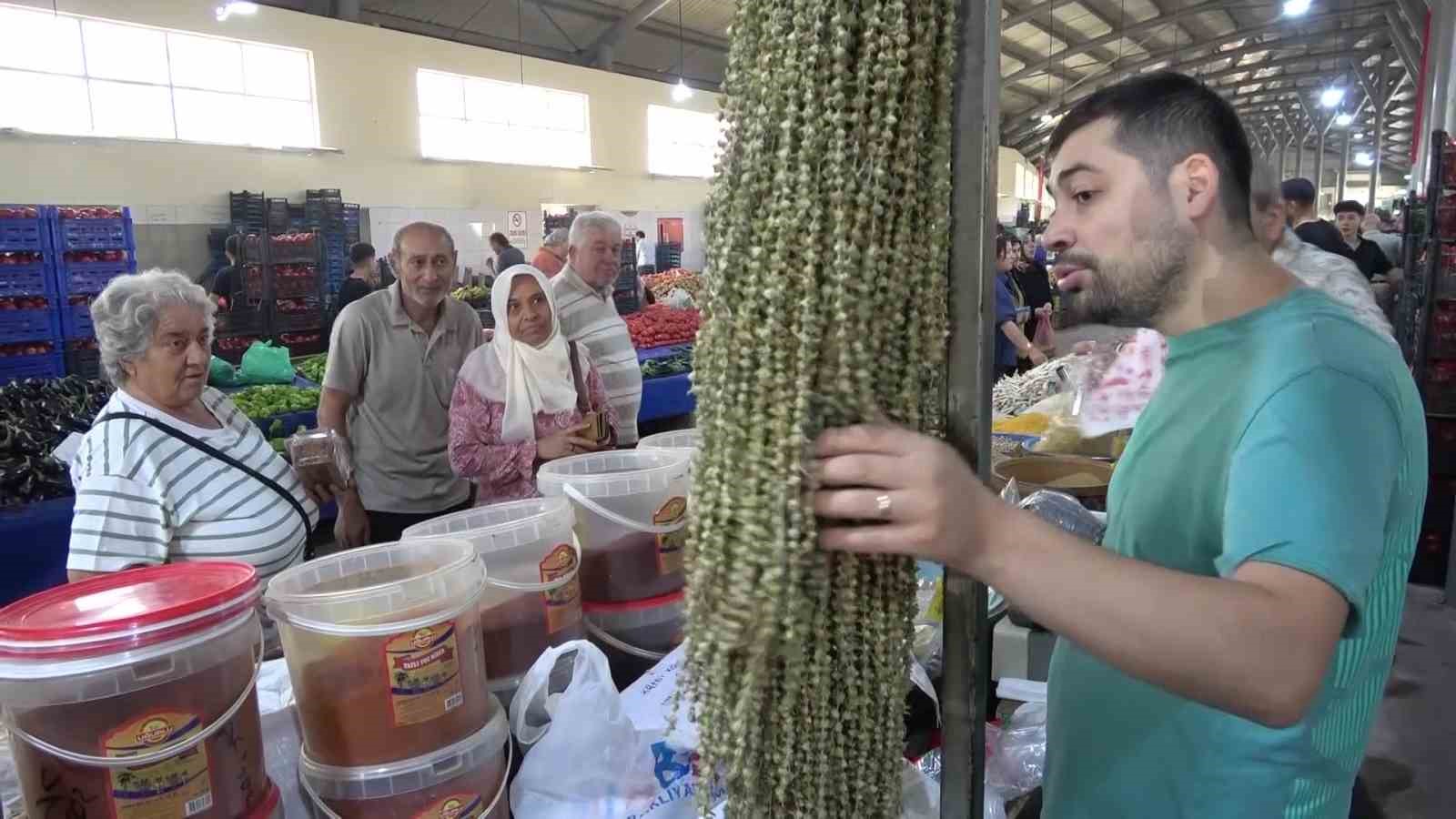 kuru-cicek-bamya-pazarda-gramla-satiliyor-hizir-in-cebinden-dusen-bamya