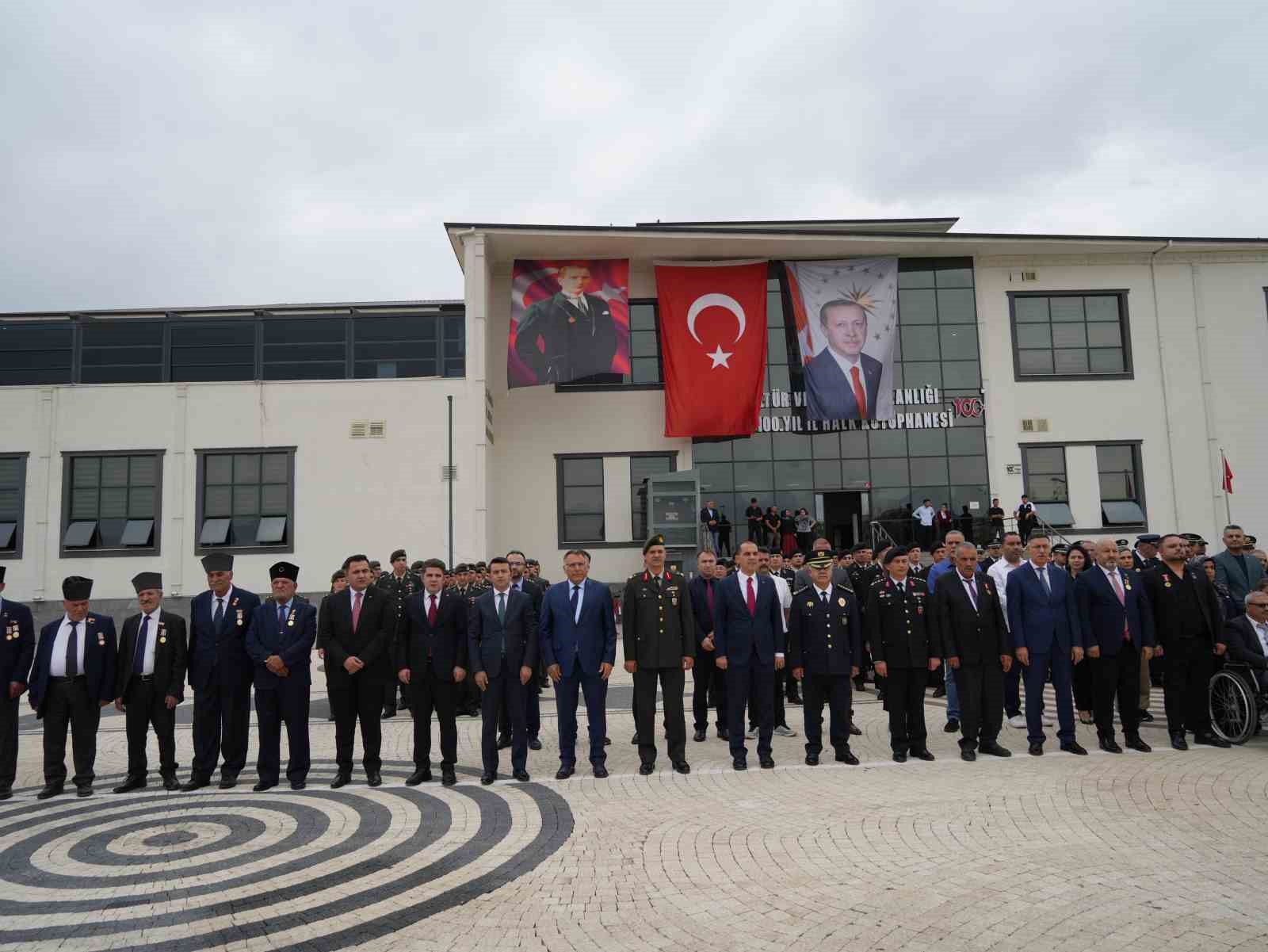 igdir-da-19-eylul-gaziler-gunu-dolayisiyla-celenk-sunuldu
