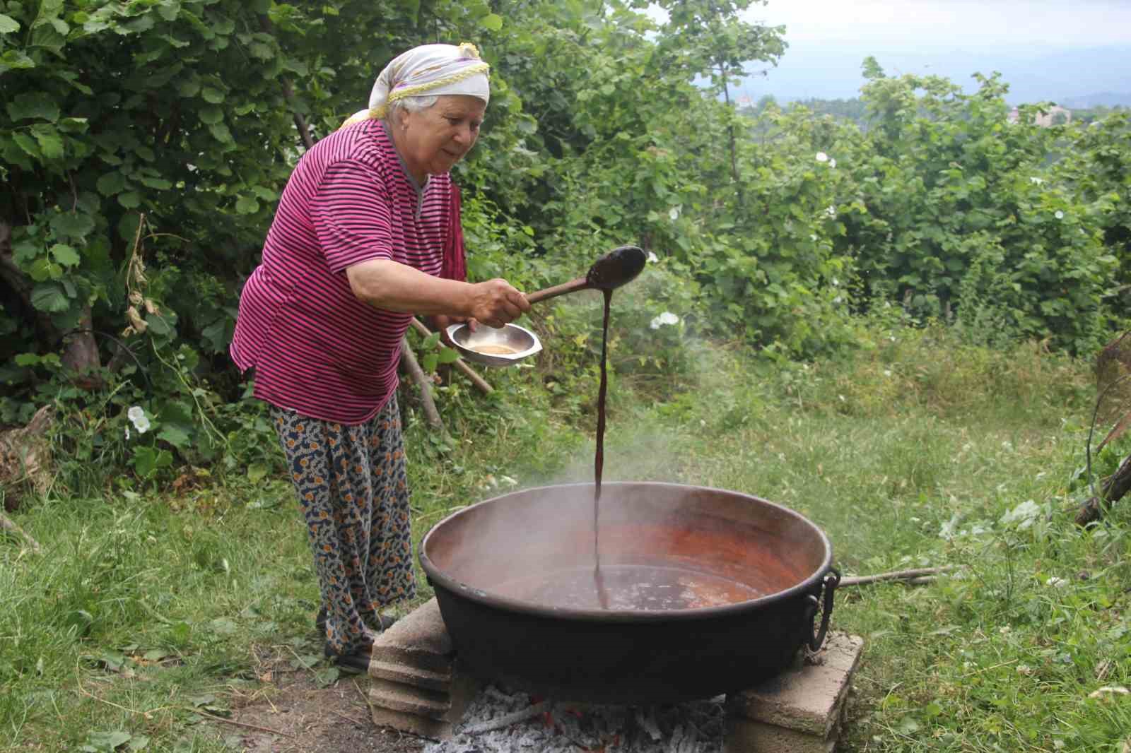 dutlarin-pekmeze-donusen-zahmetli-yolculugu