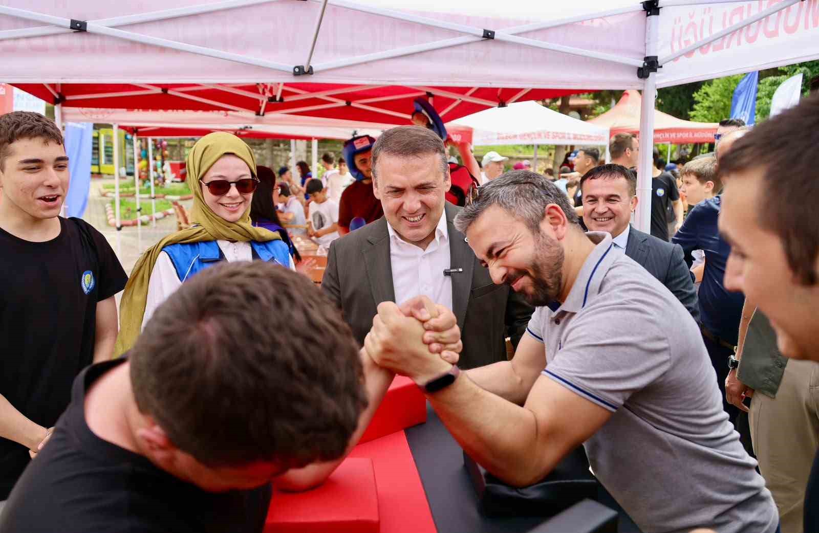 vali-sozer-cedes-yil-sonu-kapanis-programi-na-katildi