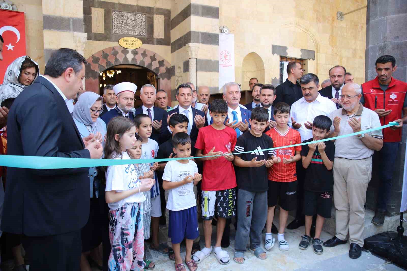 gaziantep-te-depremde-hasar-goren-tarihi-bostanci-camii-yeniden-ibadete-acildi