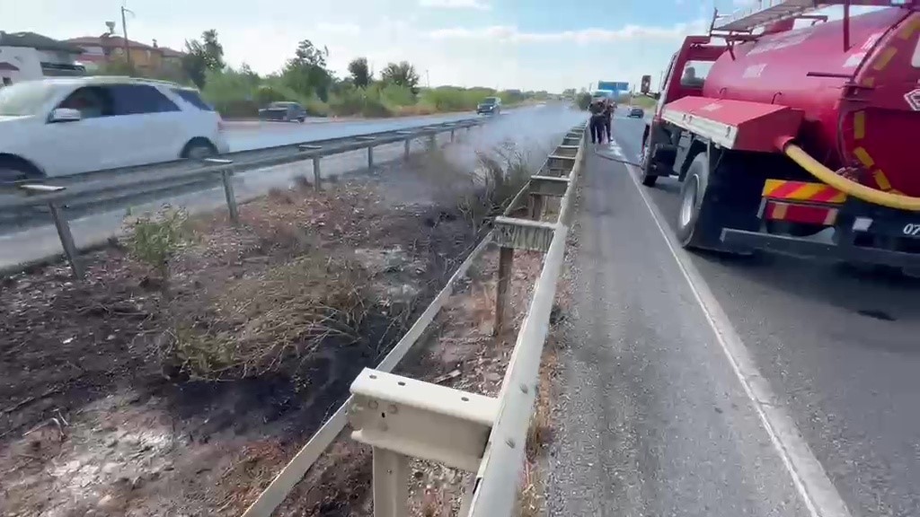 aractan-atilan-izmarit-refujde-yangin-cikardi