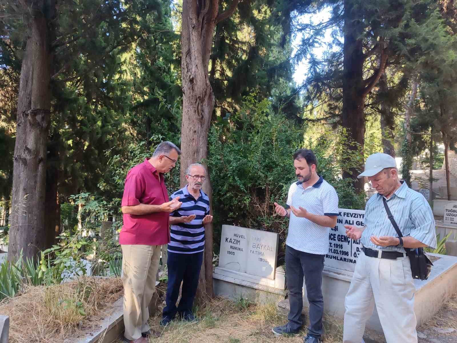 kazim-baykal-vefatinin-33-yil-donumunde-mezari-basinda-anildi
