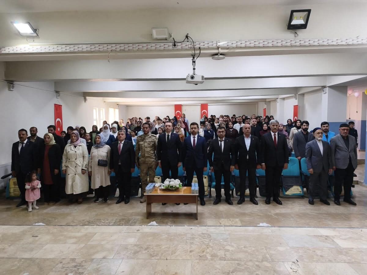 caldiran-da-4-6-yas-kur-an-kursu-ogrencilerinin-mezuniyet-coskusu