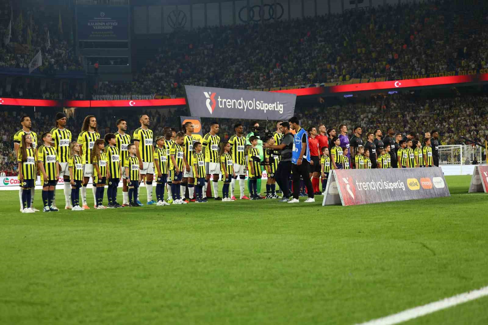 trendyol-super-lig-fenerbahce-0-besiktas-0-mac-devam-ediyor