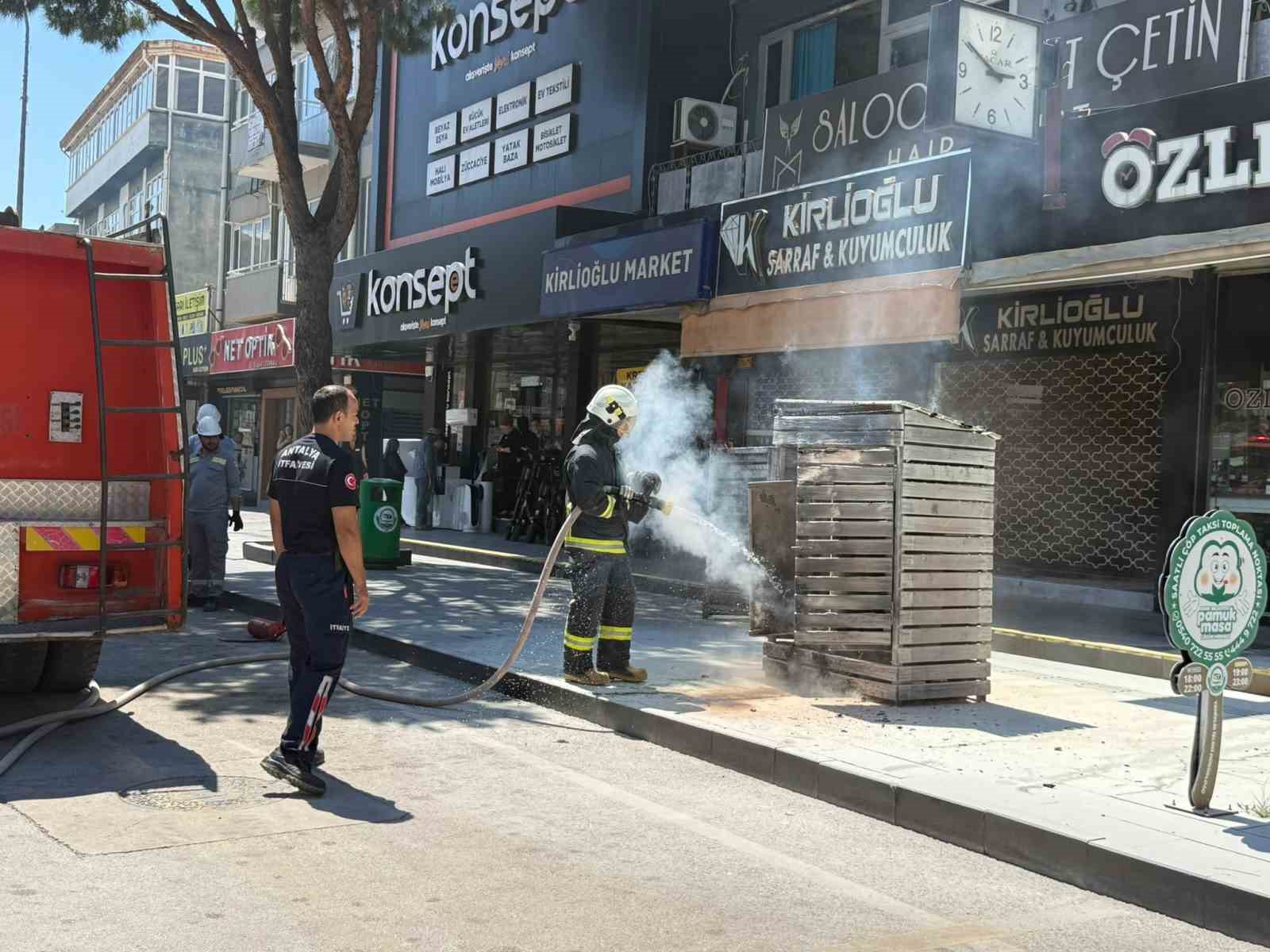 antalya-da-elektrik-trafosunda-cikan-yangin-kokuttu