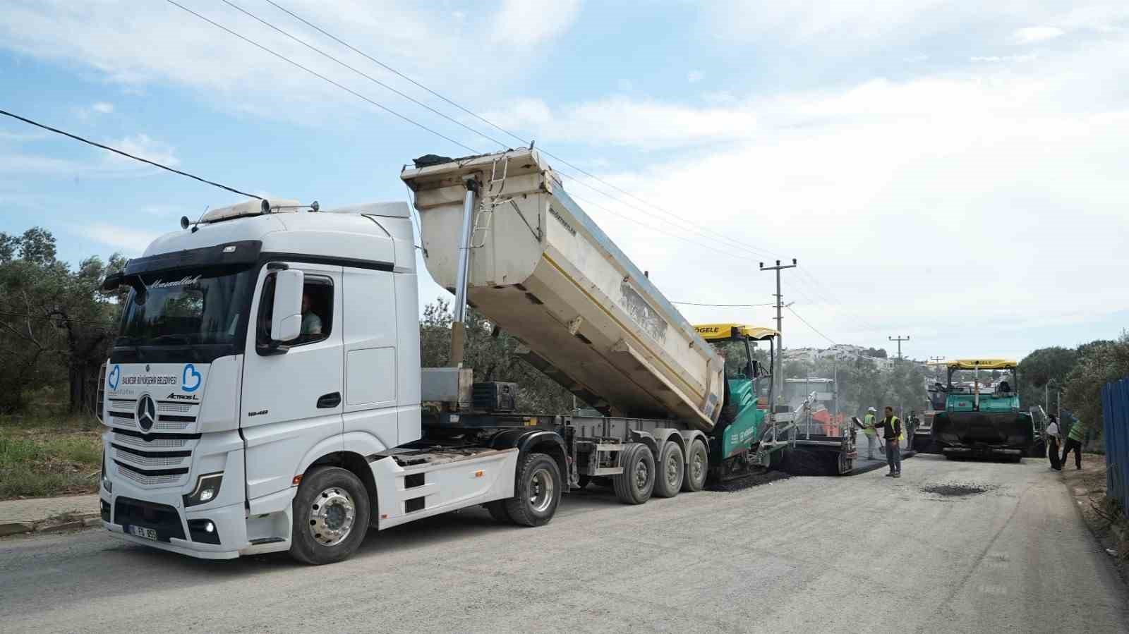 balikesir-in-dort-bir-yaninda-yollara-buyuksehir-dokunusu