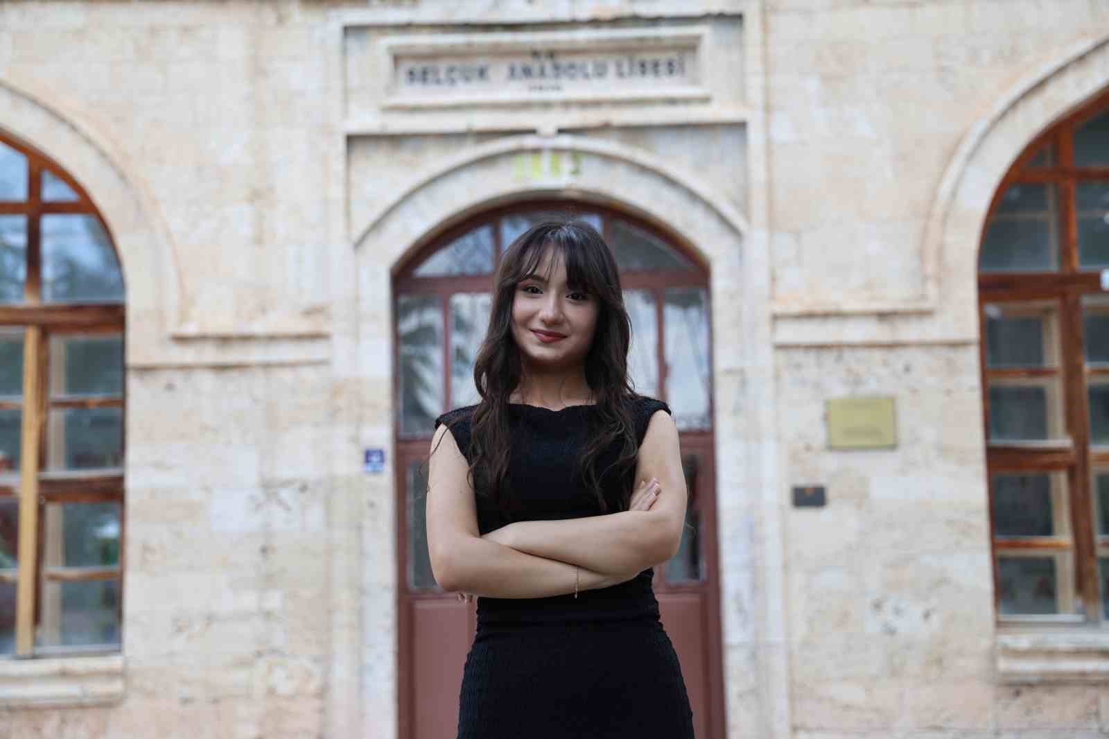 yks-de-turkiye-11-incisi-oldugunu-ogrenince-bayginlik-gecirdi