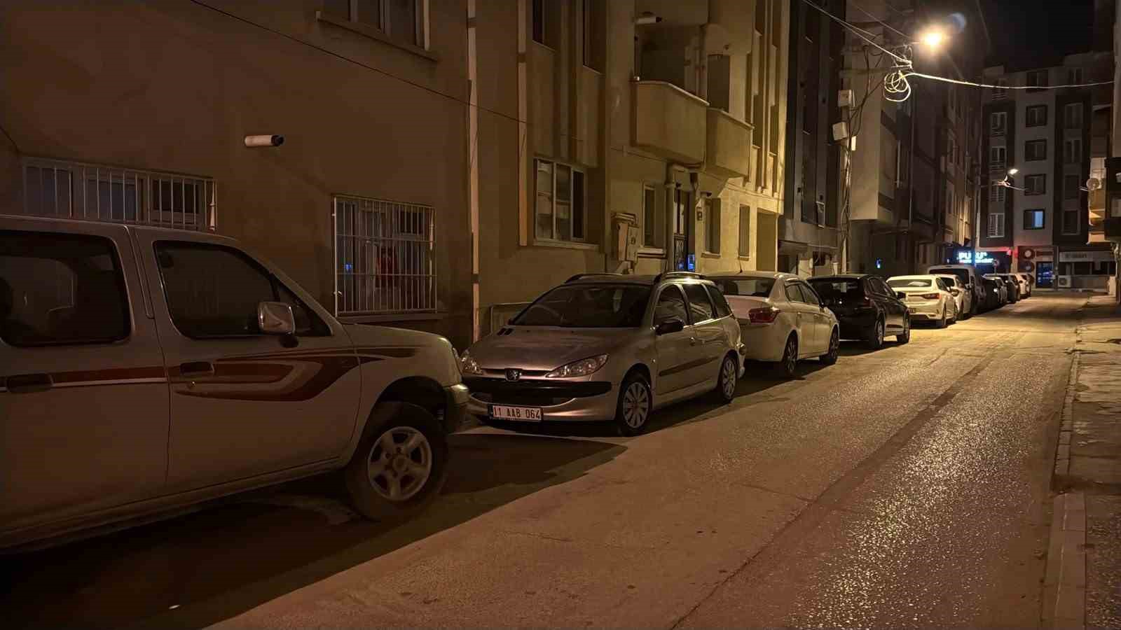 gece-yarisi-calmaya-baslayan-arac-kornasi-mahalleliyi-ayaga-kaldirdi