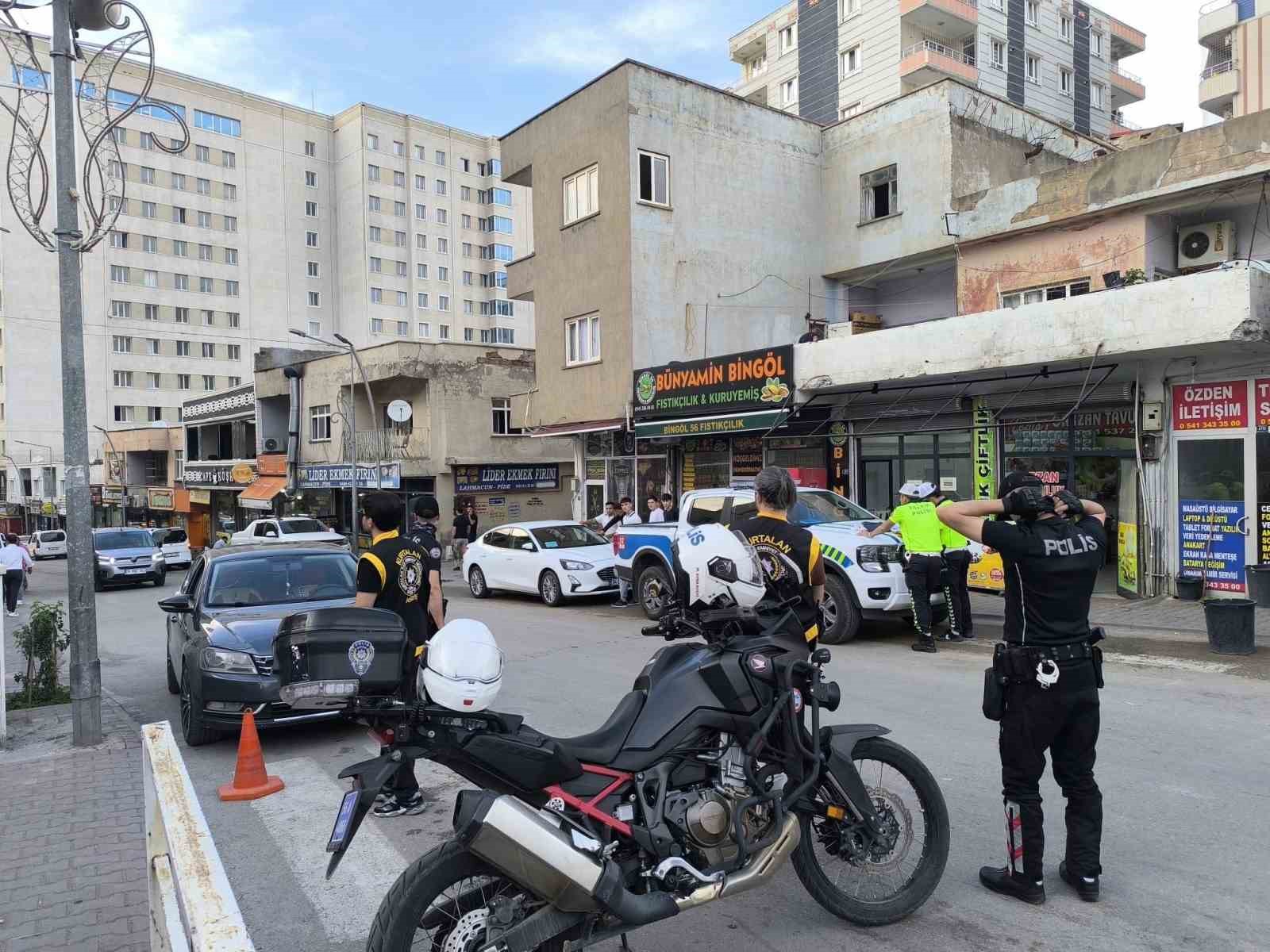 kurtalan-da-trafik-denetimi-20-motosiklet-yediemine-cekildi-60-araca-ceza-kesildi