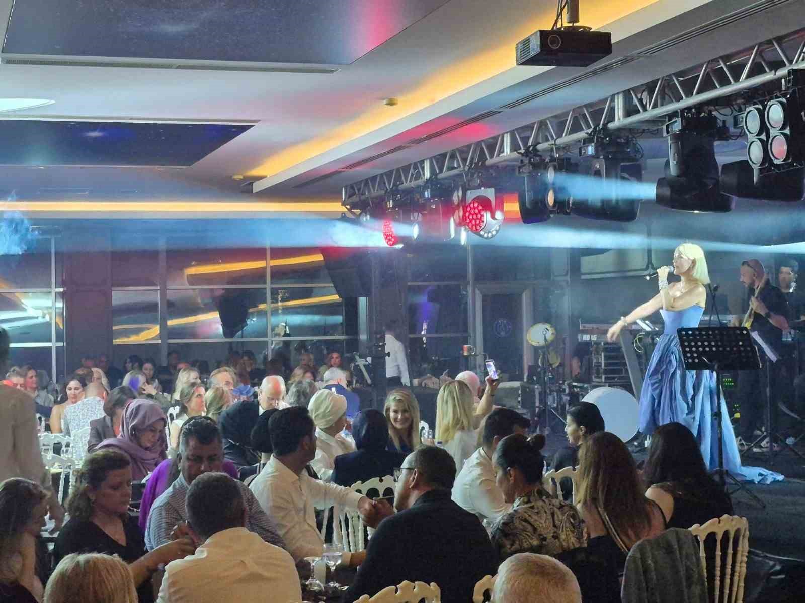 ferhat-gocer-ve-omur-gedik-ten-konser