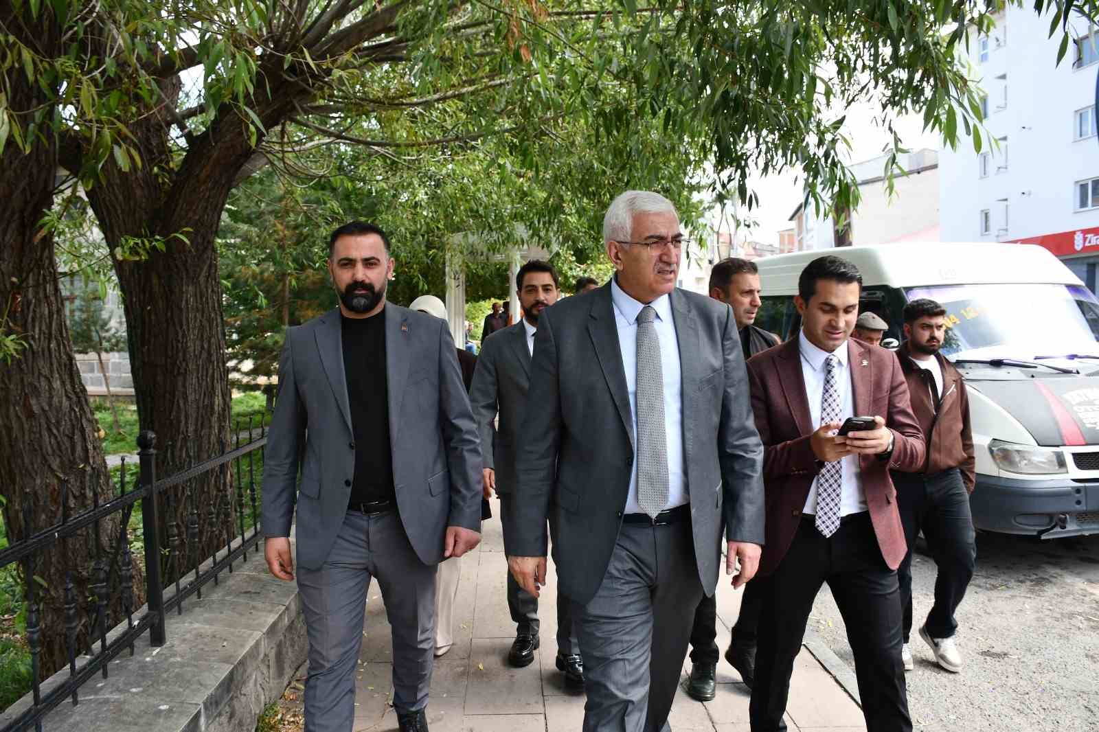 turkiye-yuzyili-bulusmalari-icin-kars-a-gelen-ak-parti-erzurum-milletvekili-oz-sarikamis-ta-esnaf-ve-teskilatla-bulustu