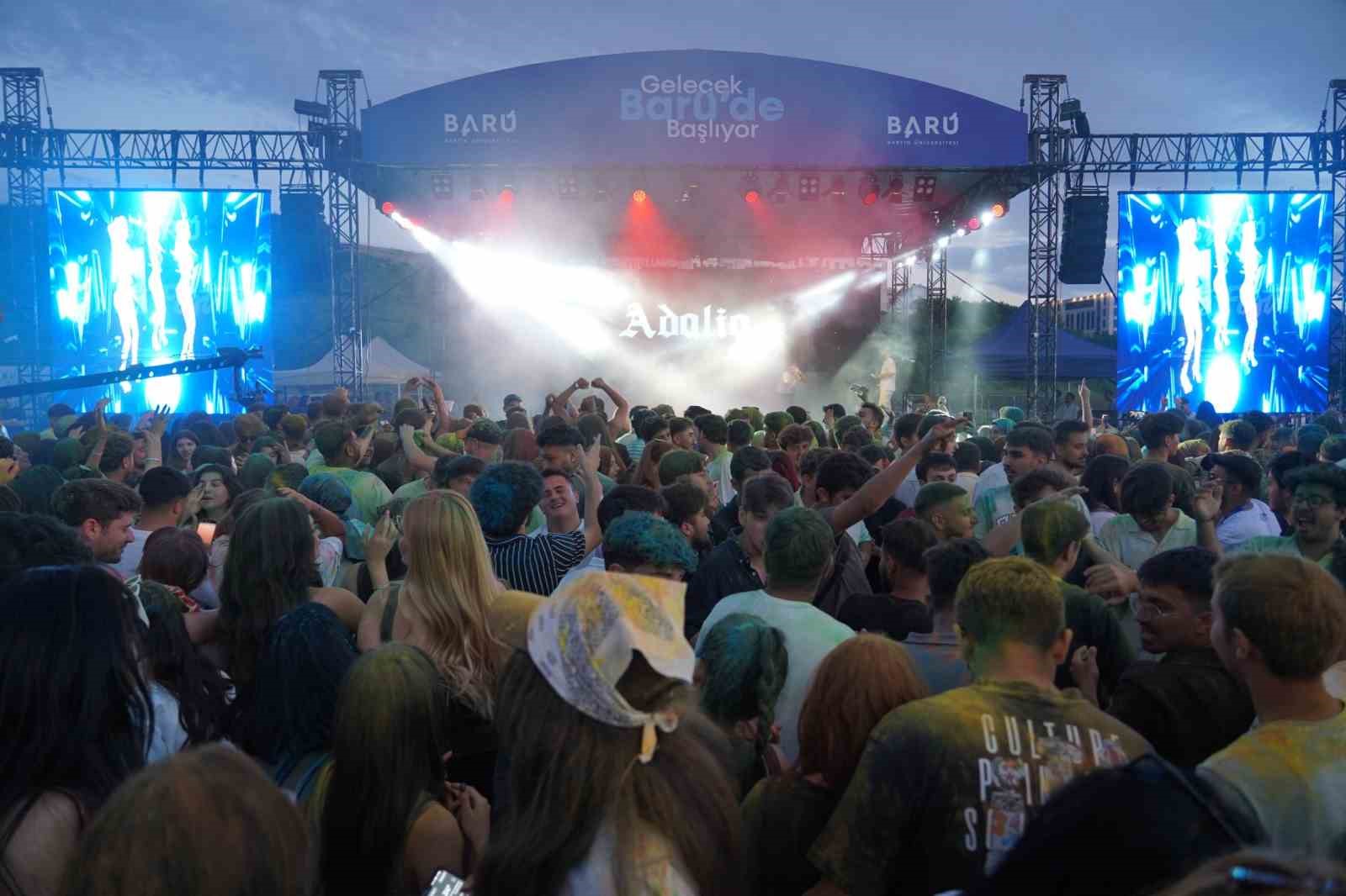 universiteli-gencler-barufest-26-coskusu-yasadi