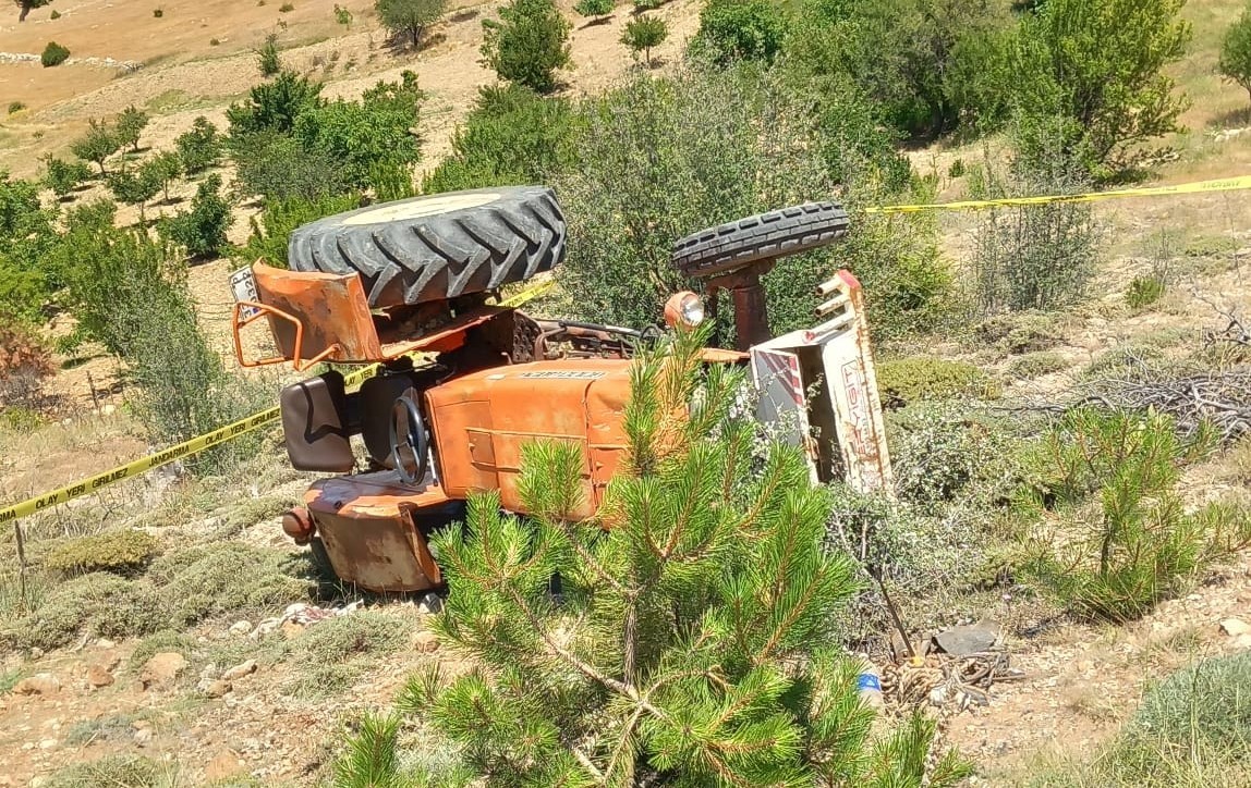 karaman-da-traktor-devrildi-1-olu